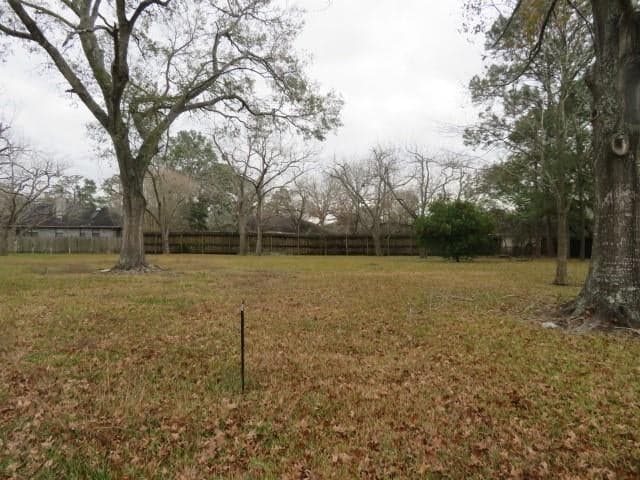 207 E Spreading Oaks Ave