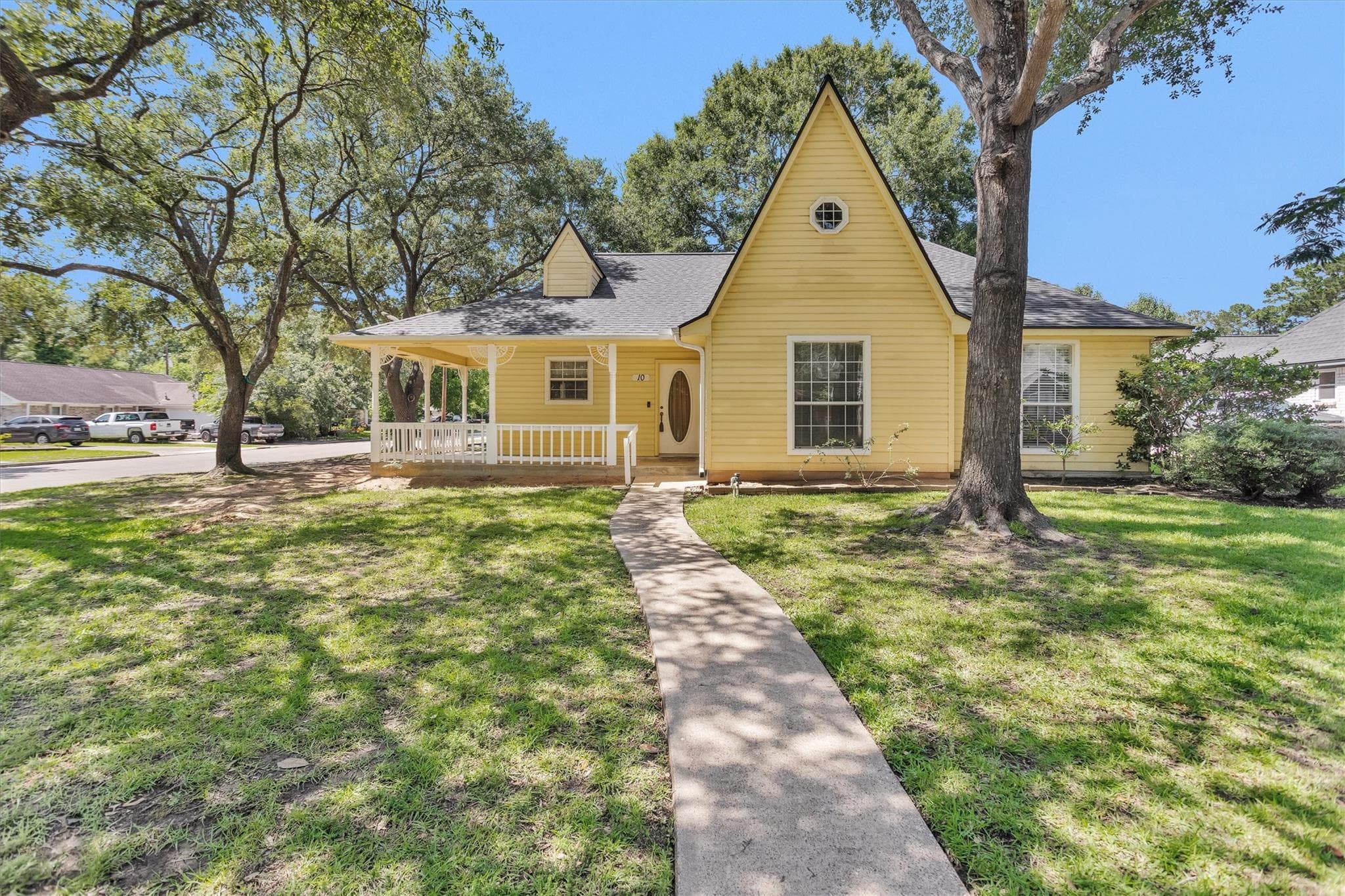 10 Brewster St