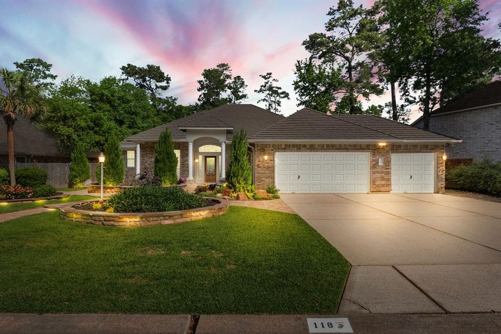118 S Evangeline Oaks Cir