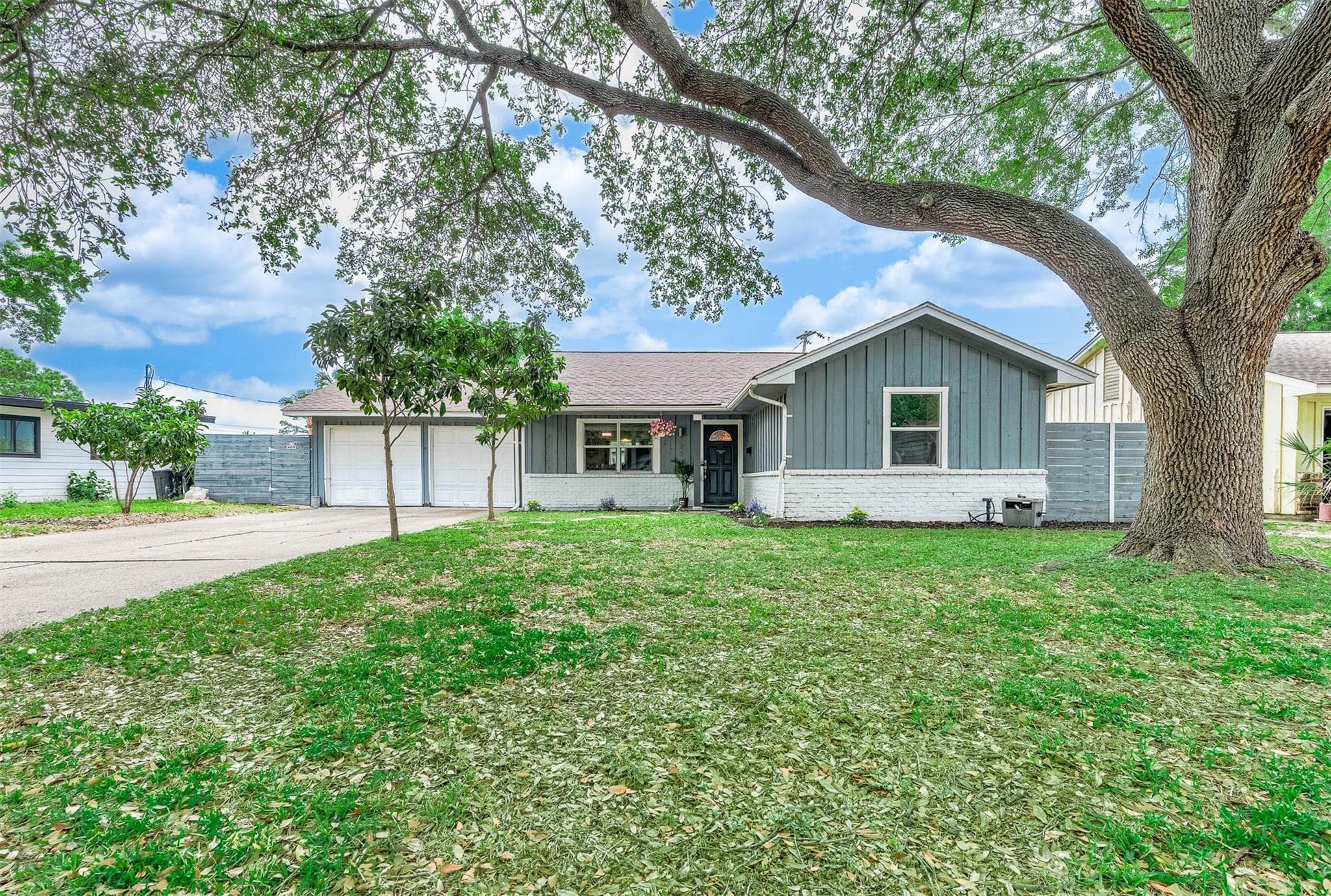 7230 Edgemoor Dr