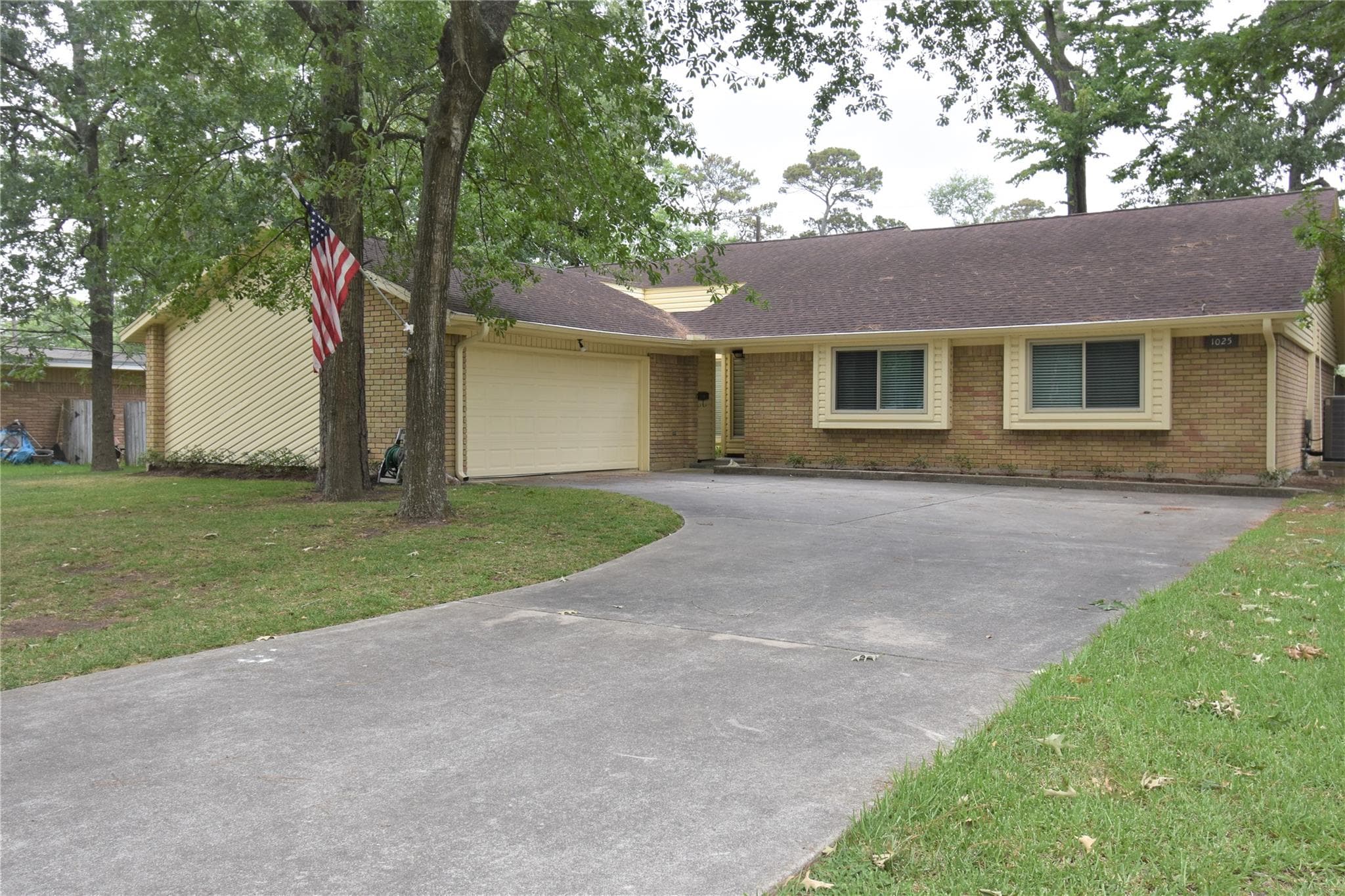 1025 Royal Oak Dr