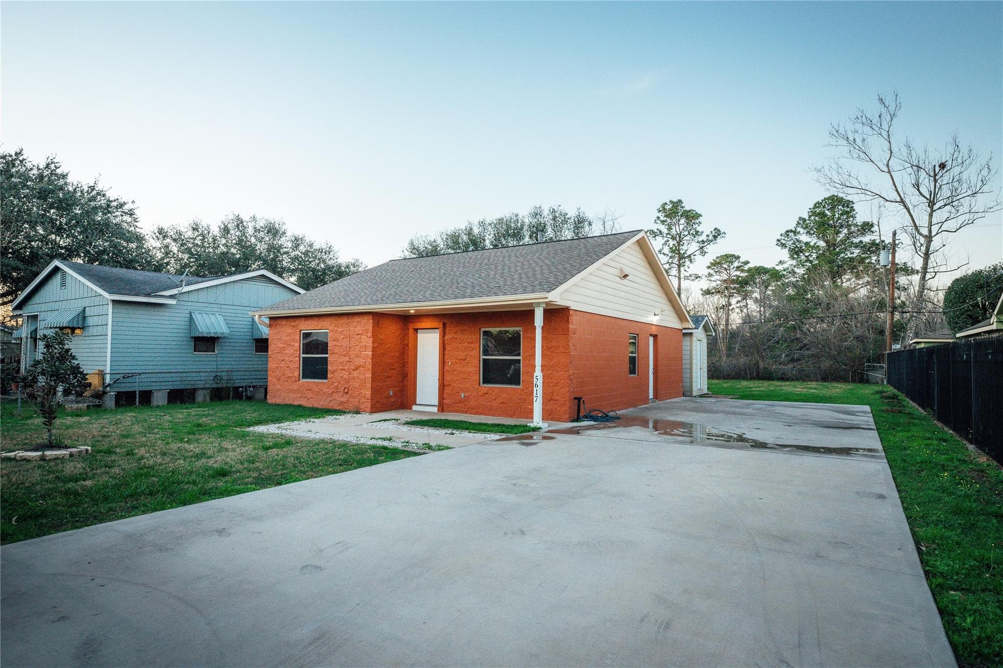 5617 Schutz St