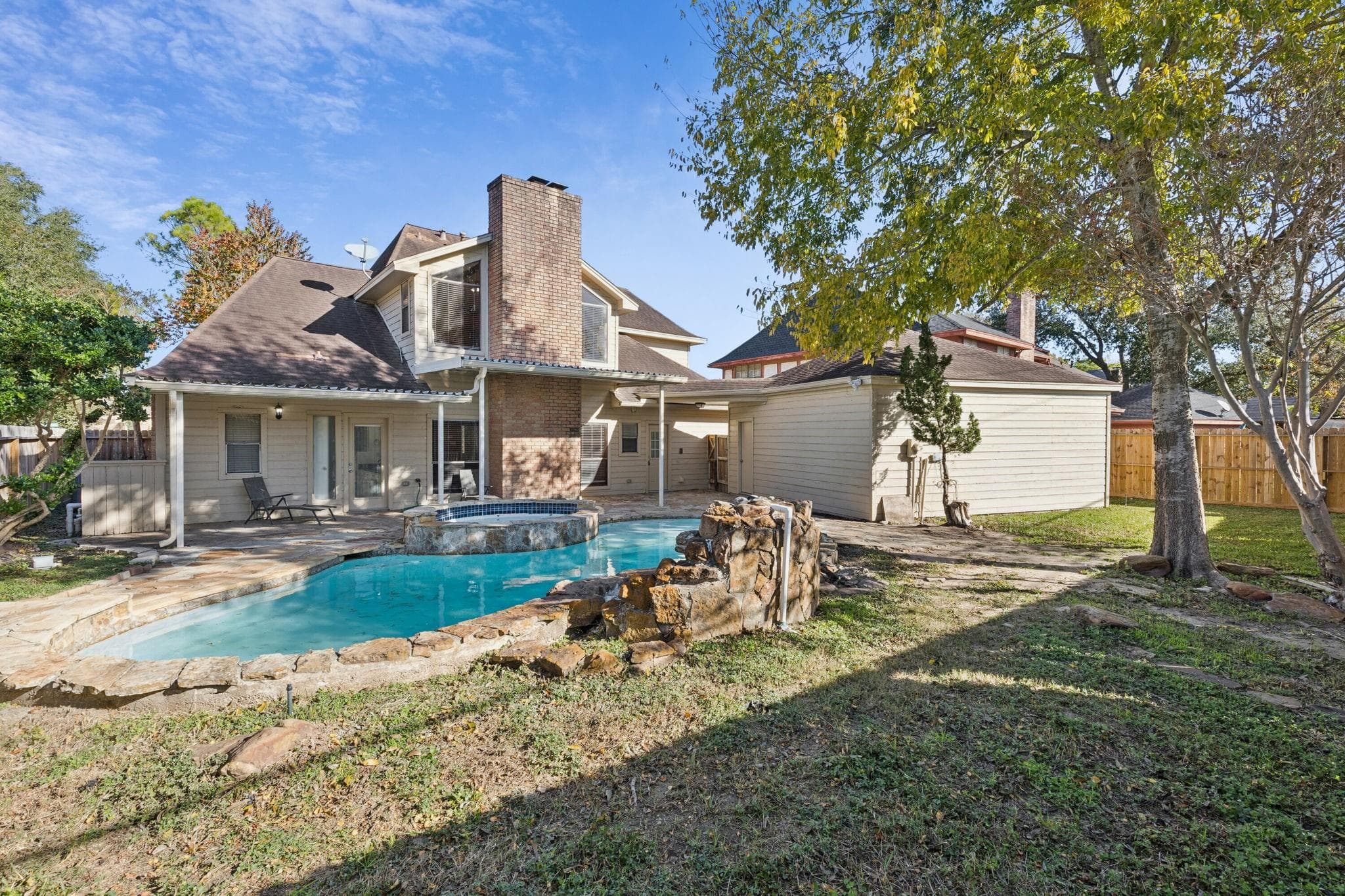 14819 Walbrook Dr