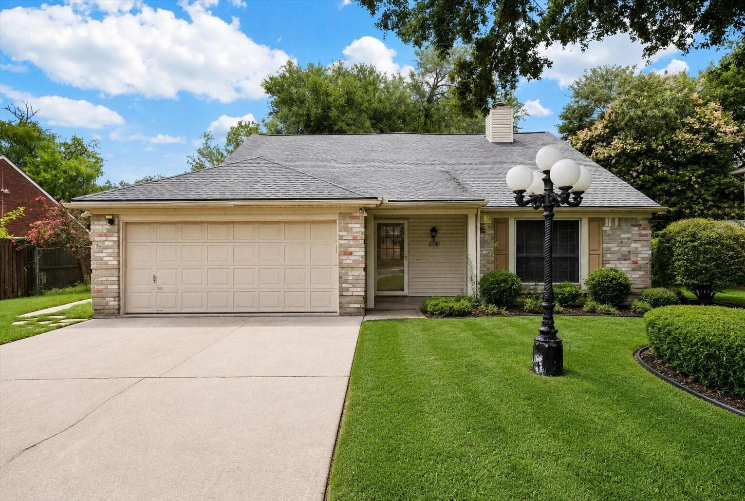 2316 Francis Dr