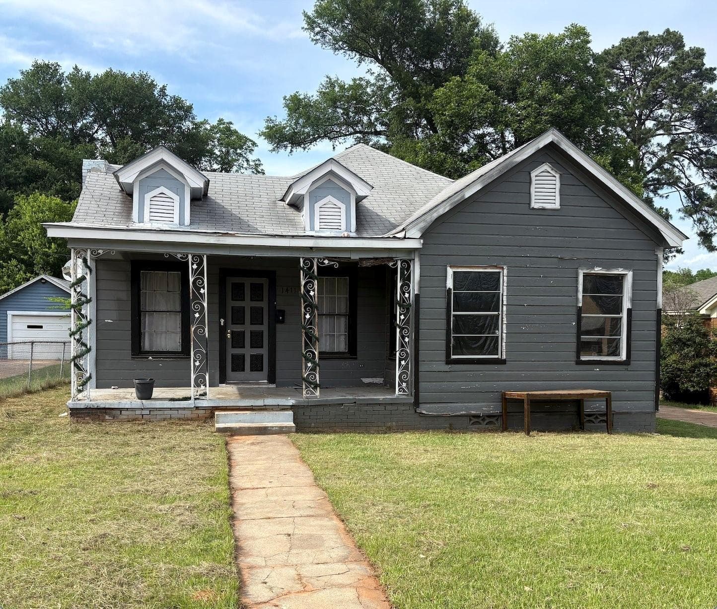 1411 W Cochran St