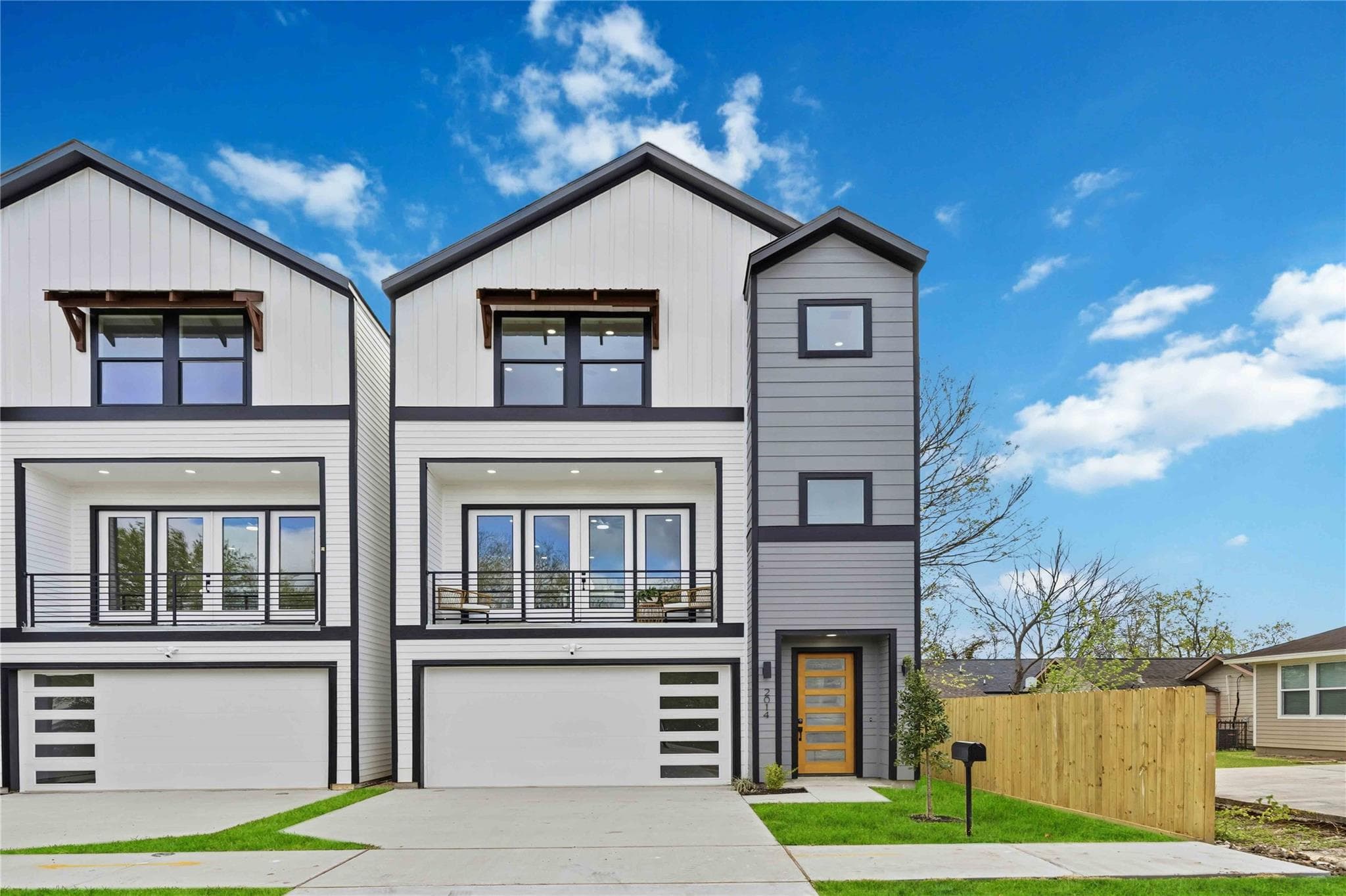 2010 Yates St