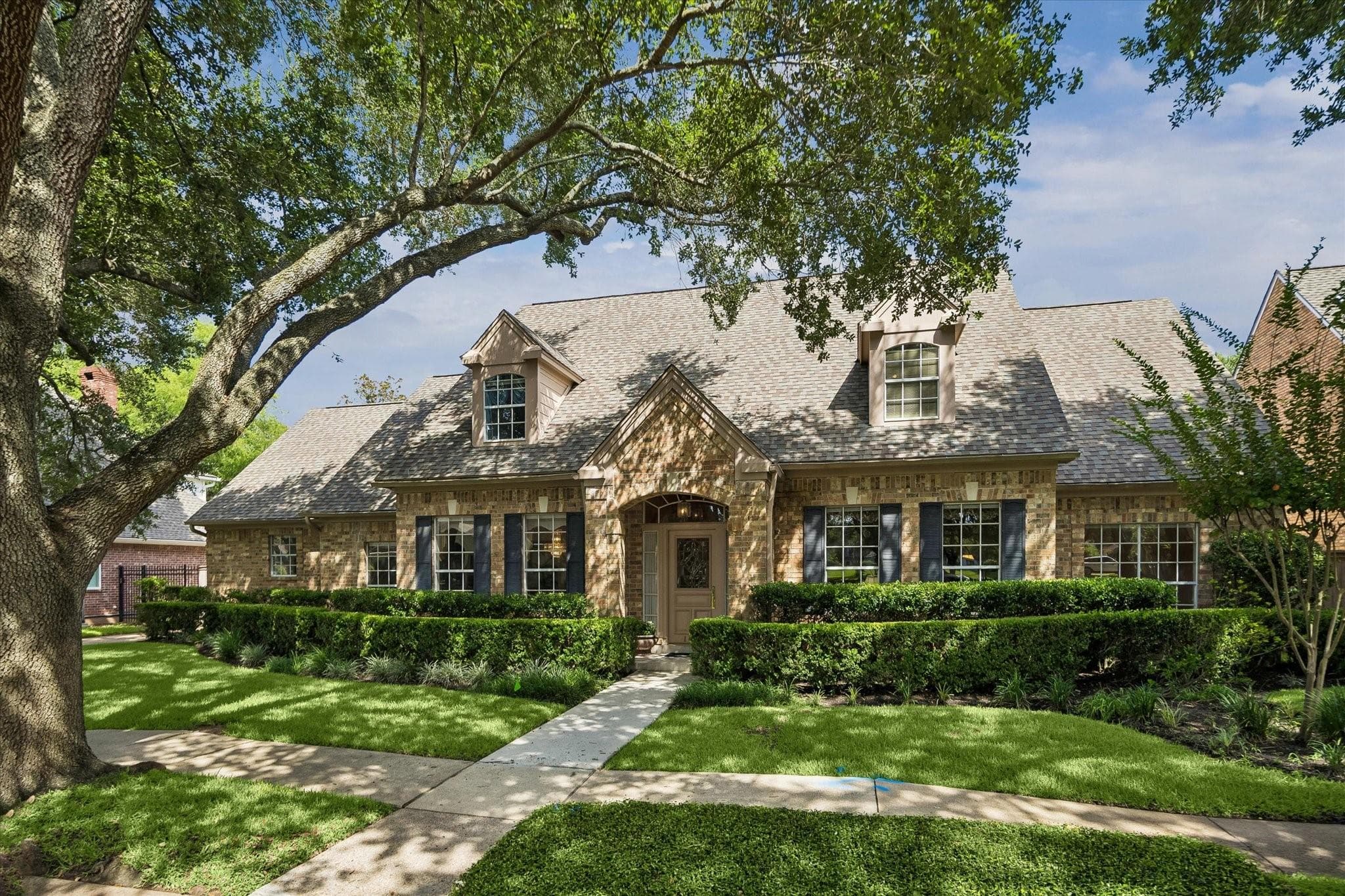 1419 Camelot Pl