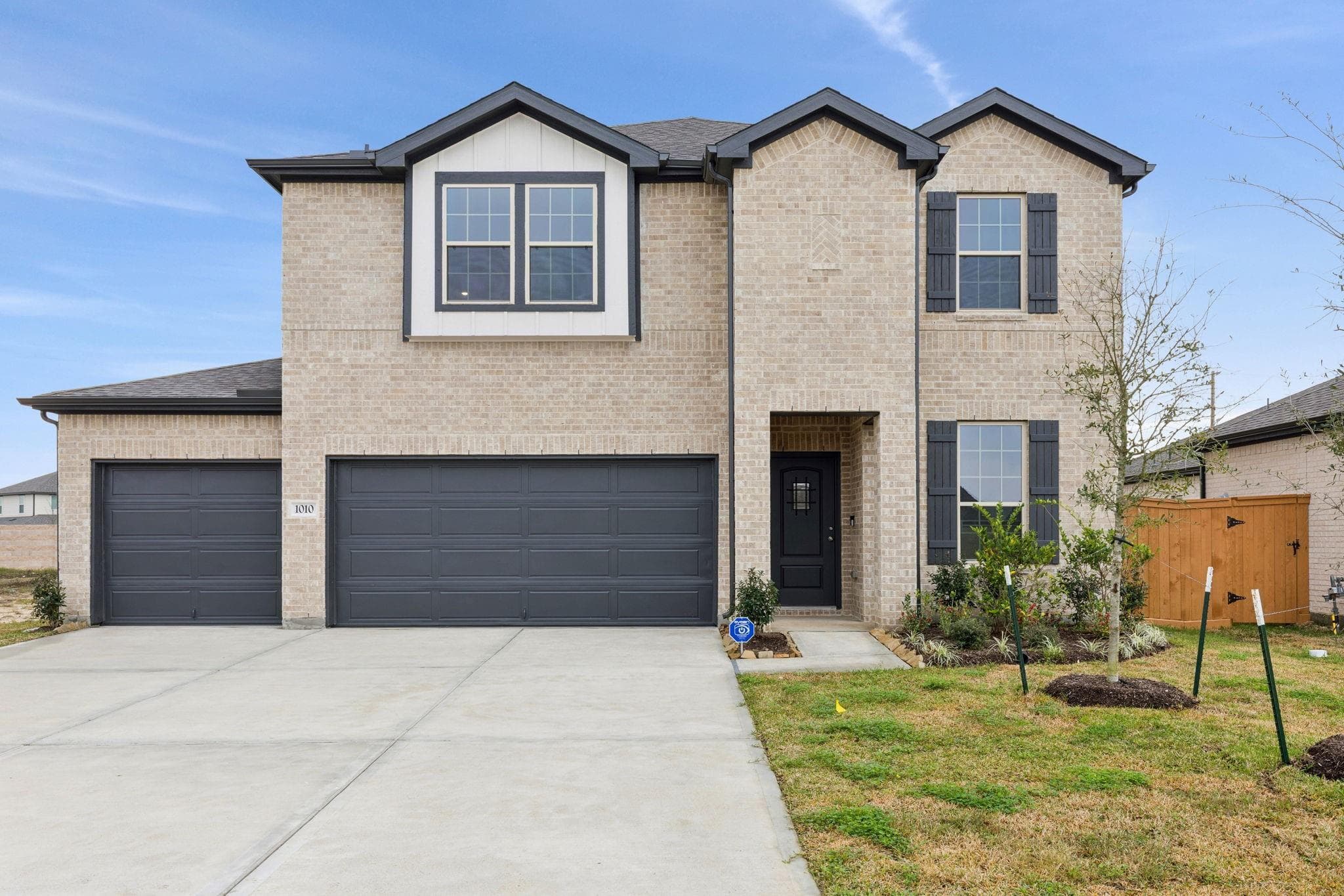 1010 Oakhurst Dr