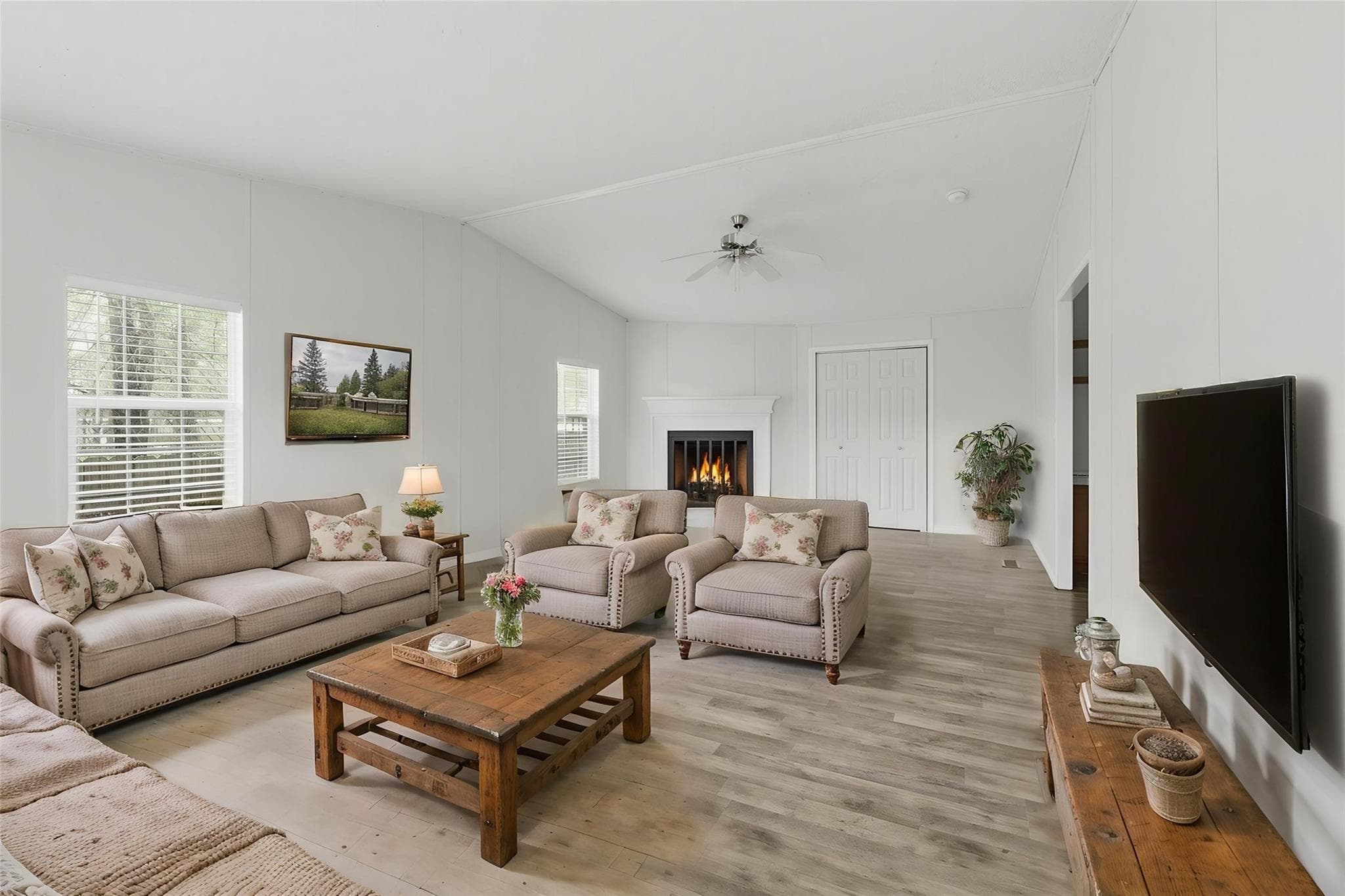 210 Nassau Ln