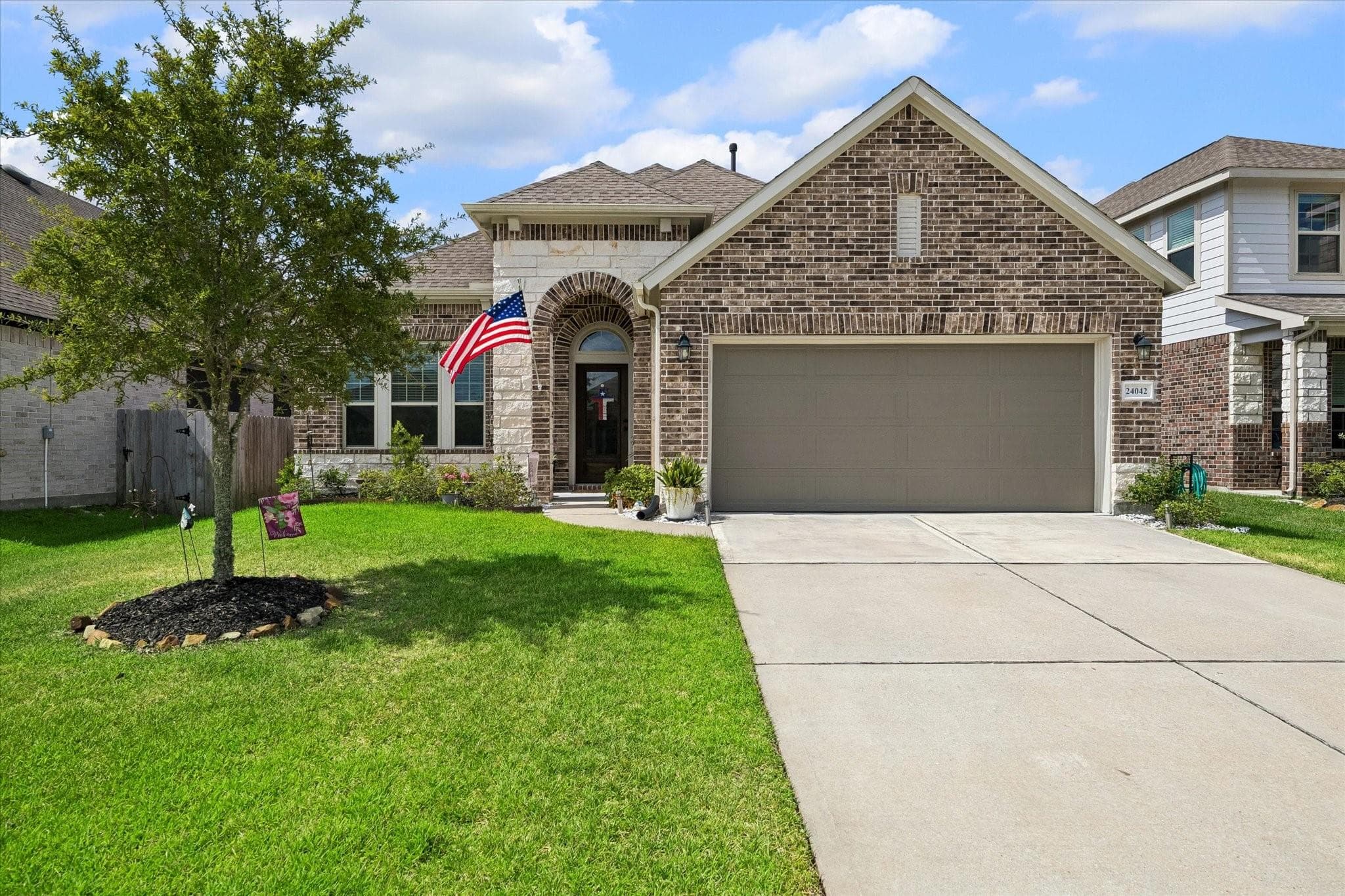 24042 Hawthorn Lakes Dr