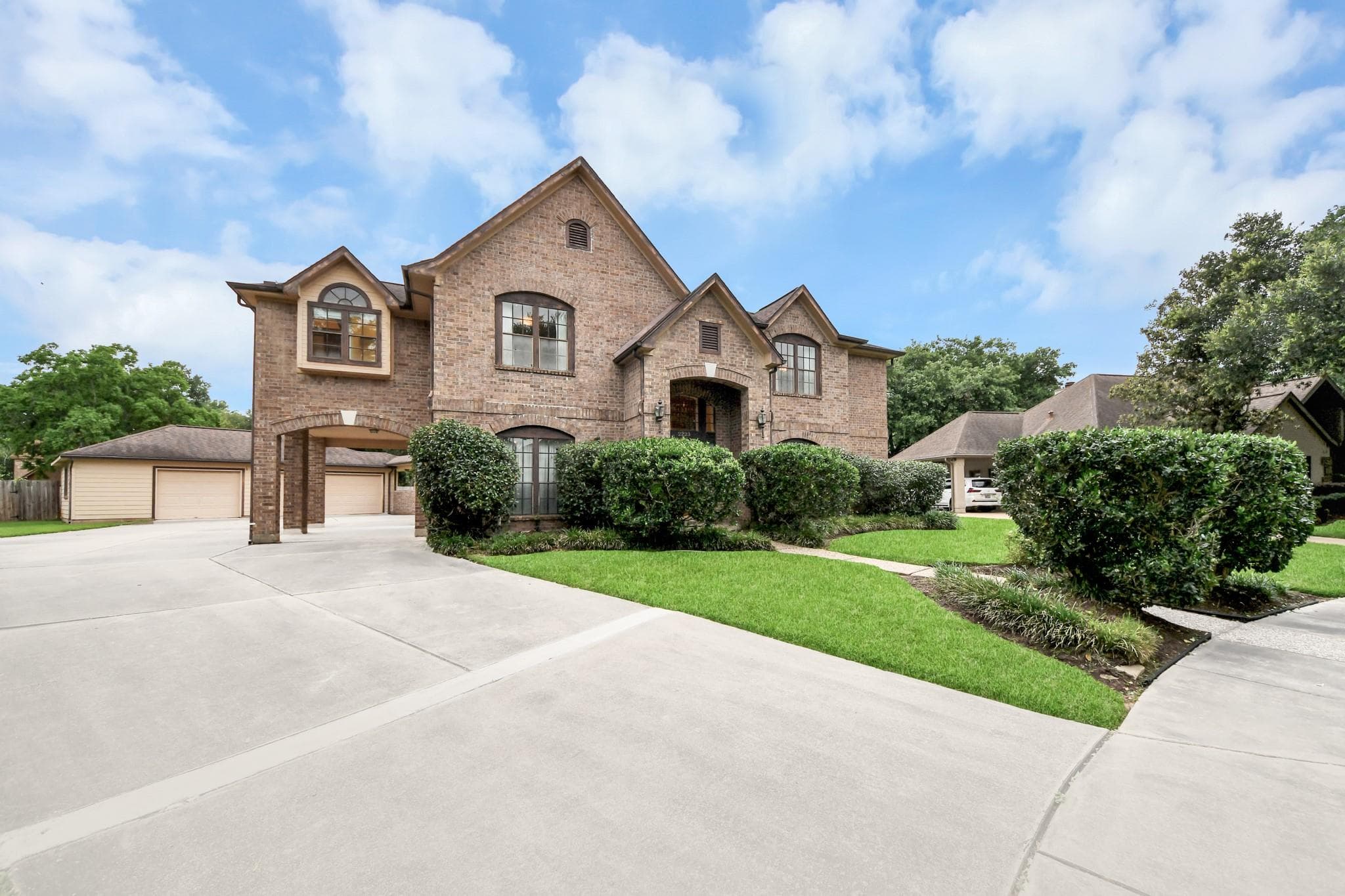 2223 Leisure Ln