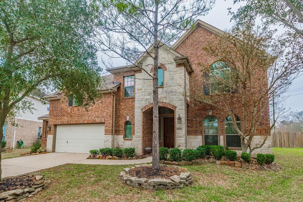 9406 Emerald Lakes Dr