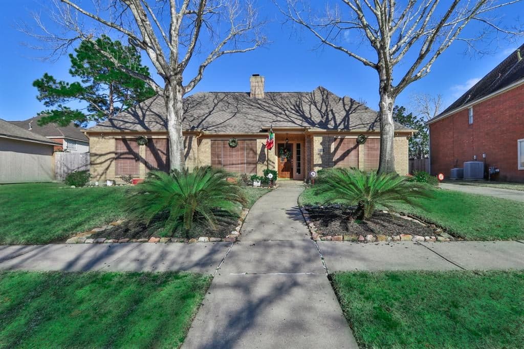 2101 Riverside Dr