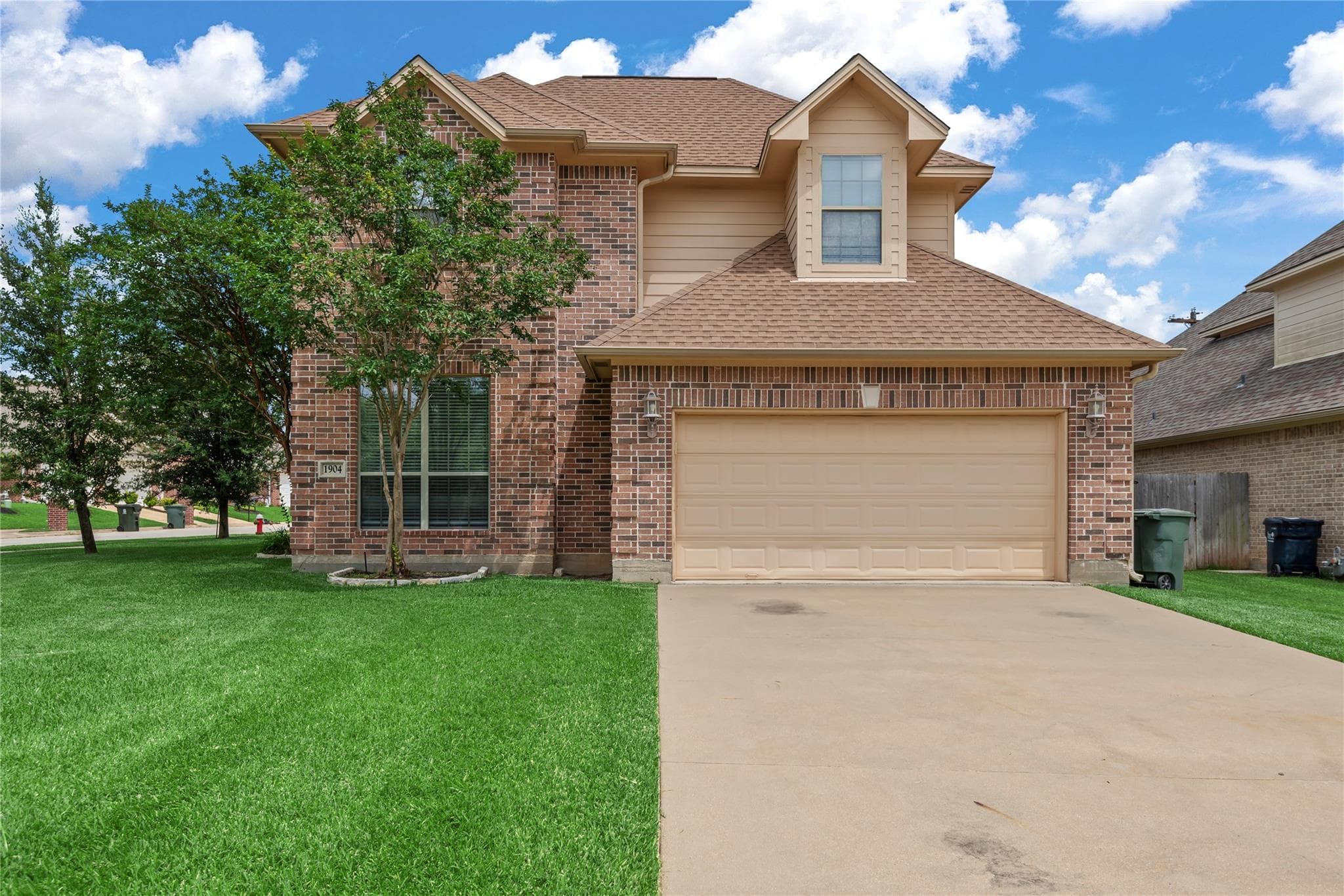 1904 Debbie Dr