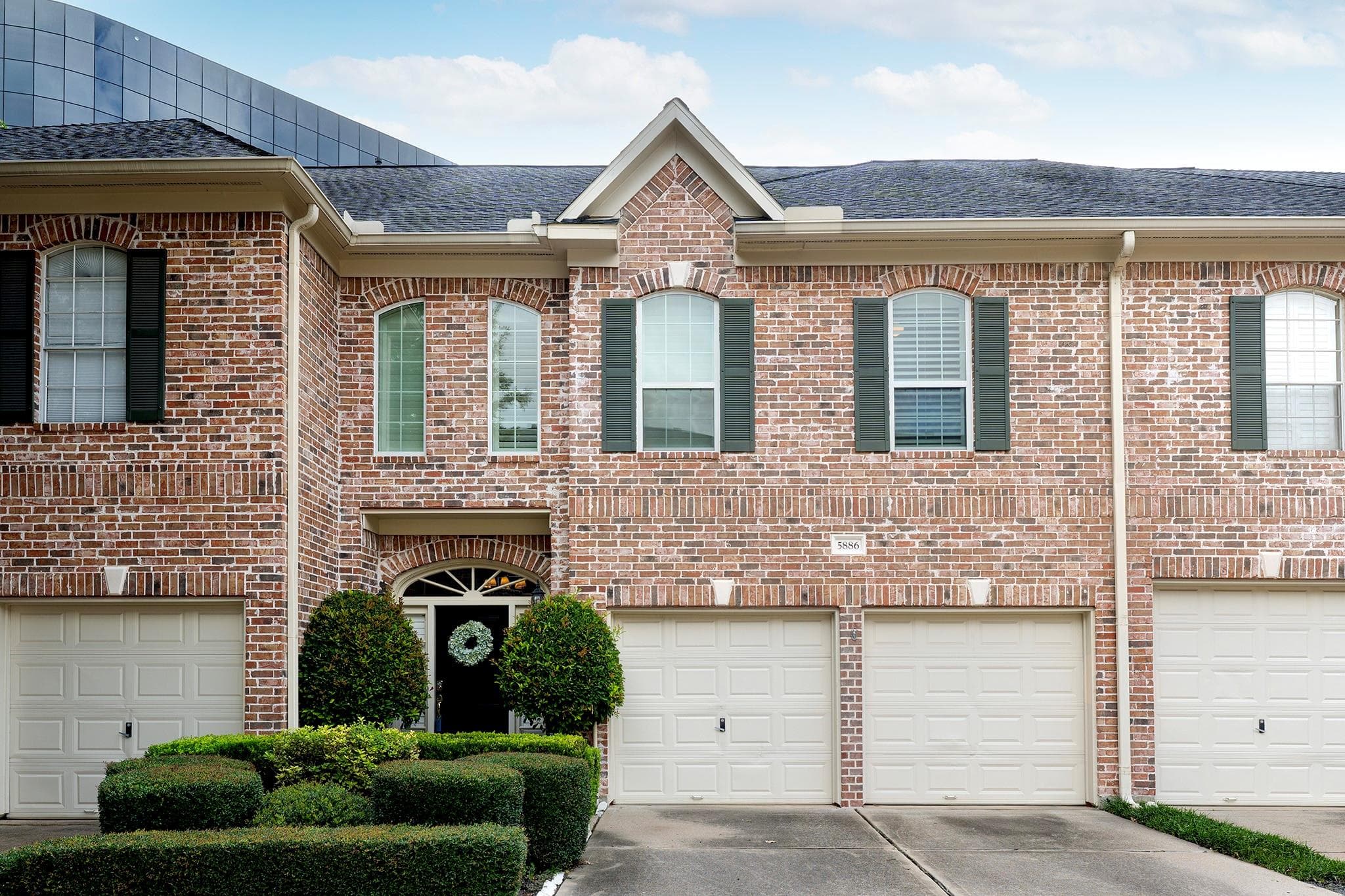 5886 Inwood Park Ct