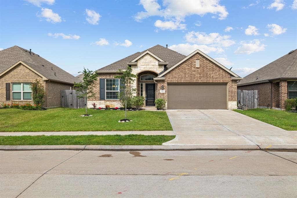 678 Forest Bend Ln