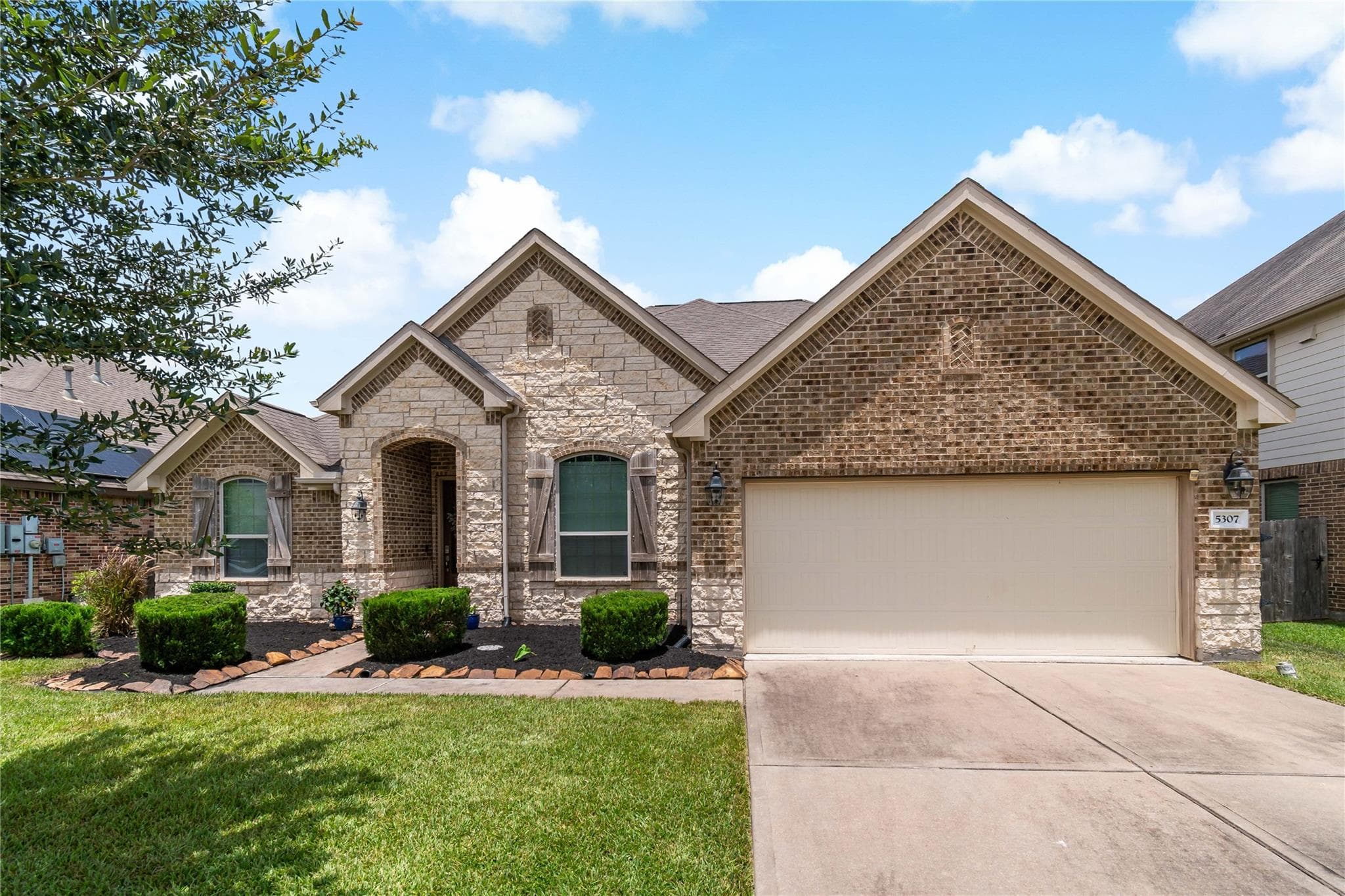 5307 Savannah Bend Dr