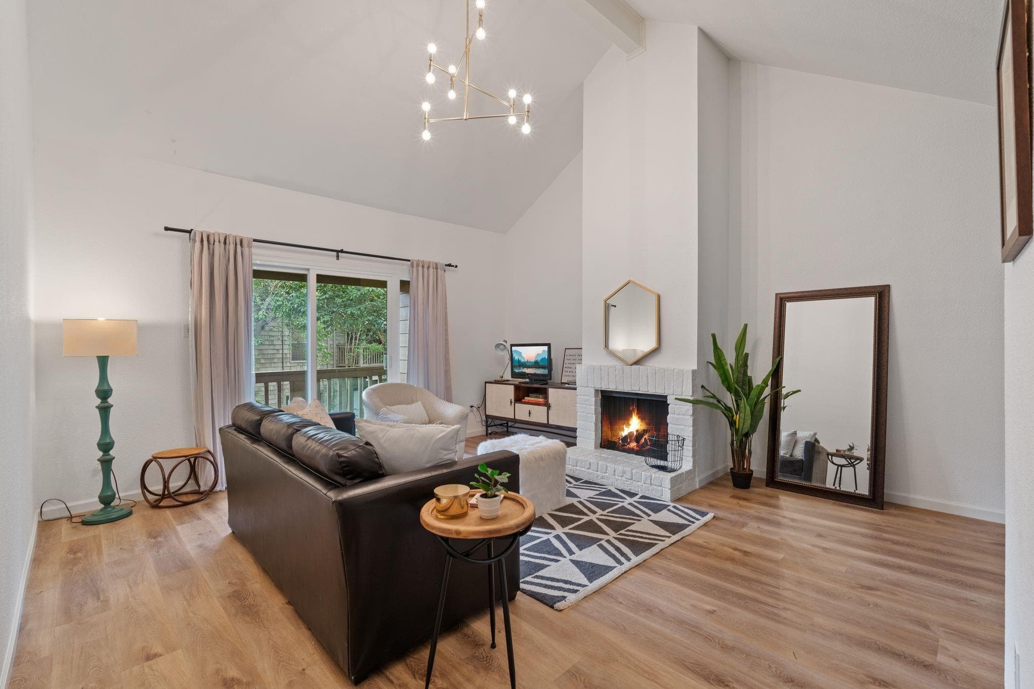 2100 Tanglewilde St Apt 422