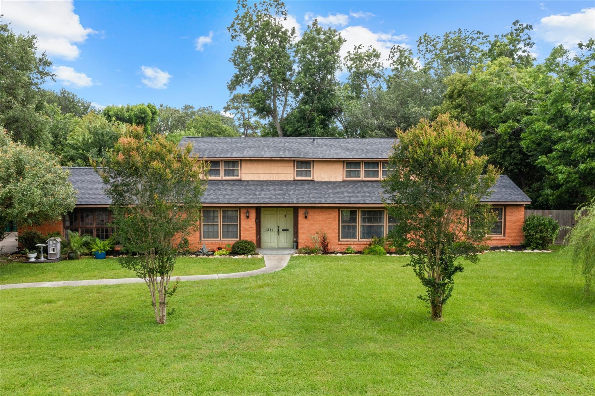 1311 Lamar Dr