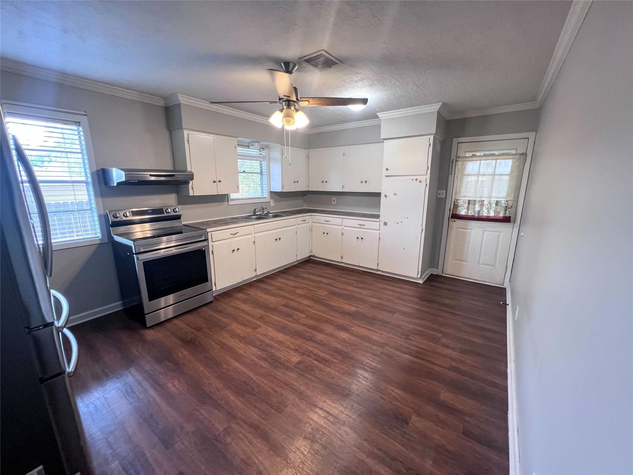 1000 W First St