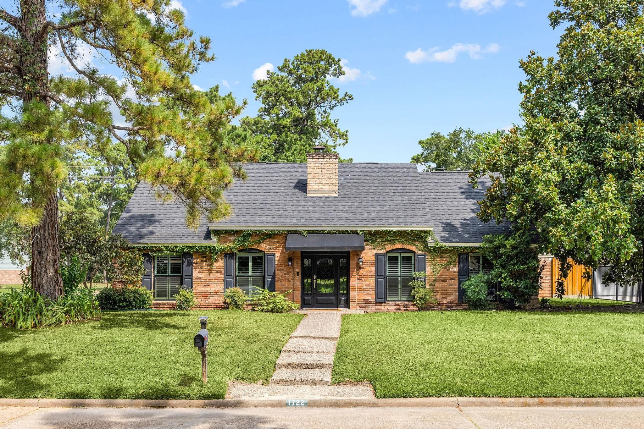 1722 Saddlecreek Dr