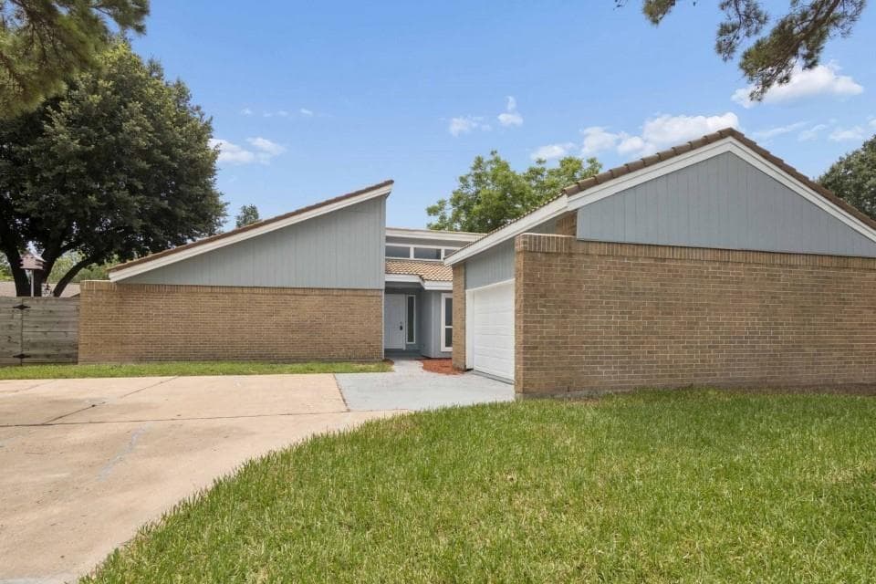 3807 Saratoga Dr