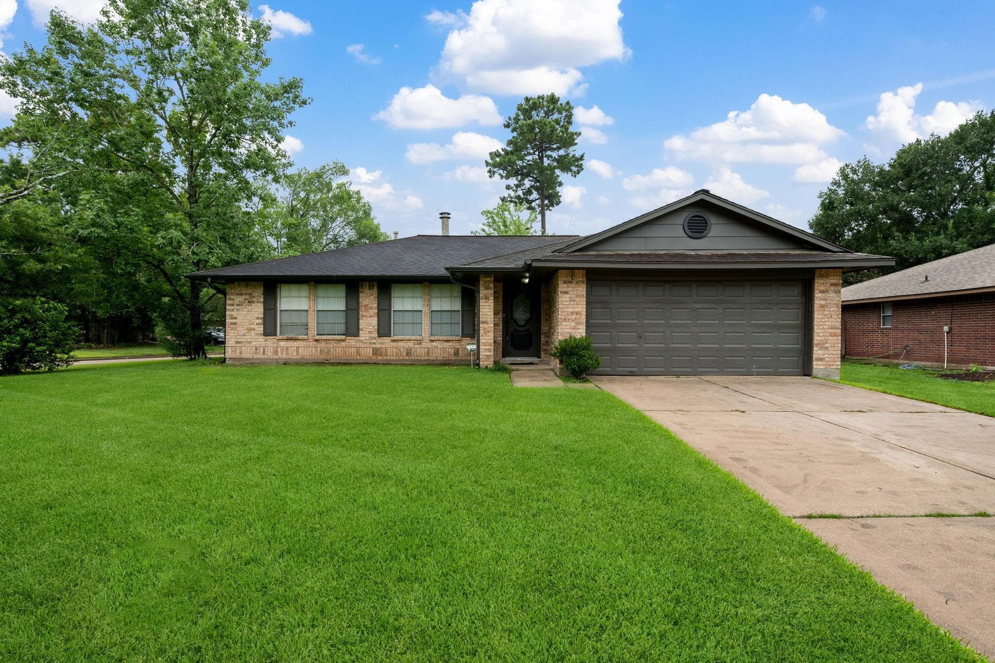 2618 Old Oak Ln