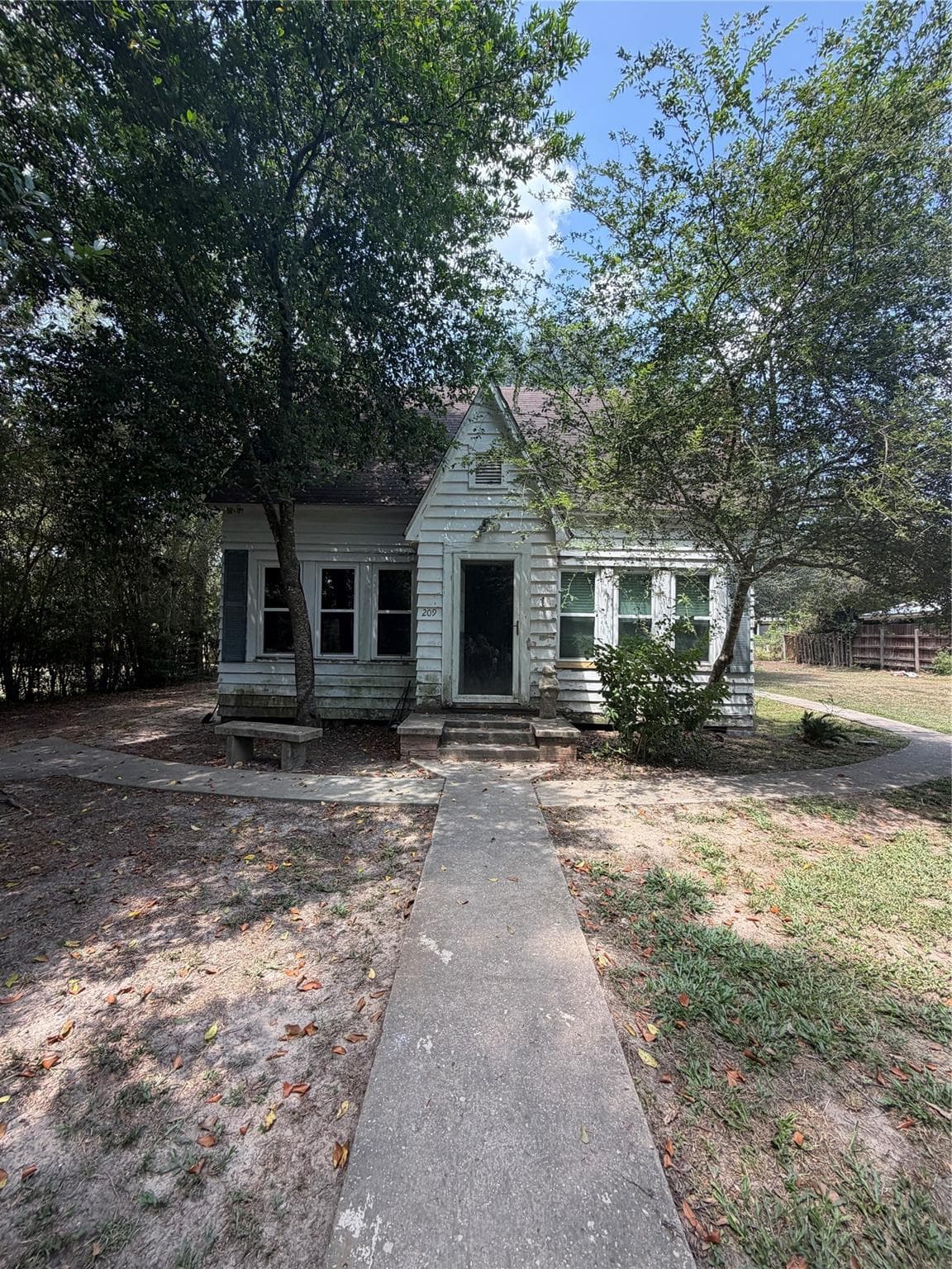 209 Sutton St