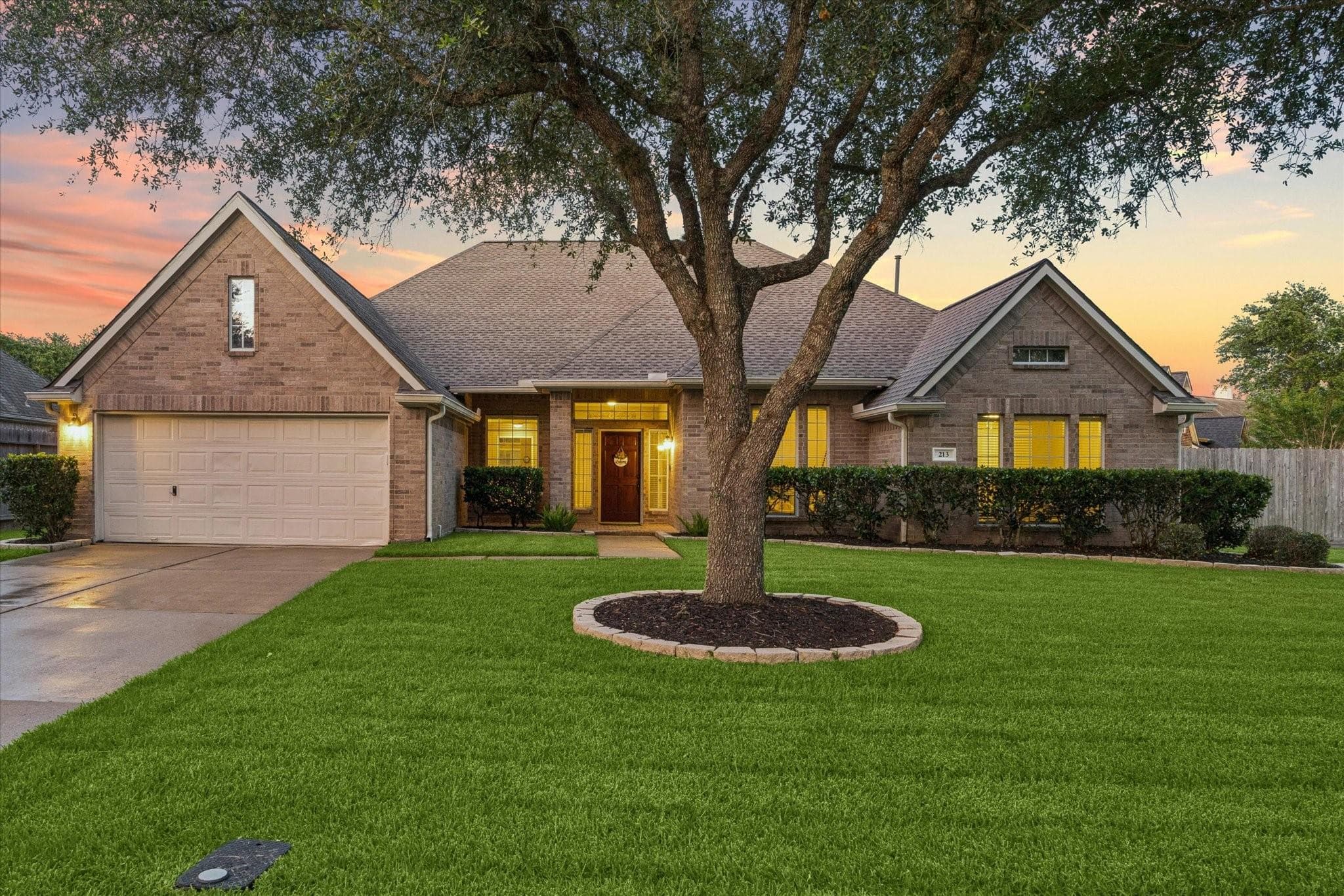 213 Falcon Lake Cir