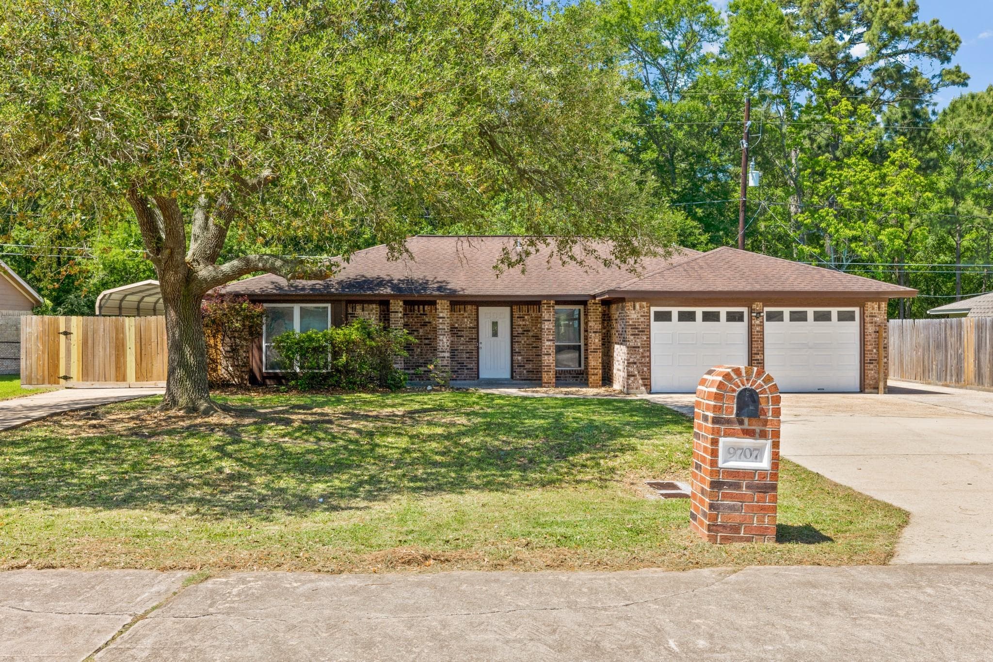 9707 Forest Hollow Dr