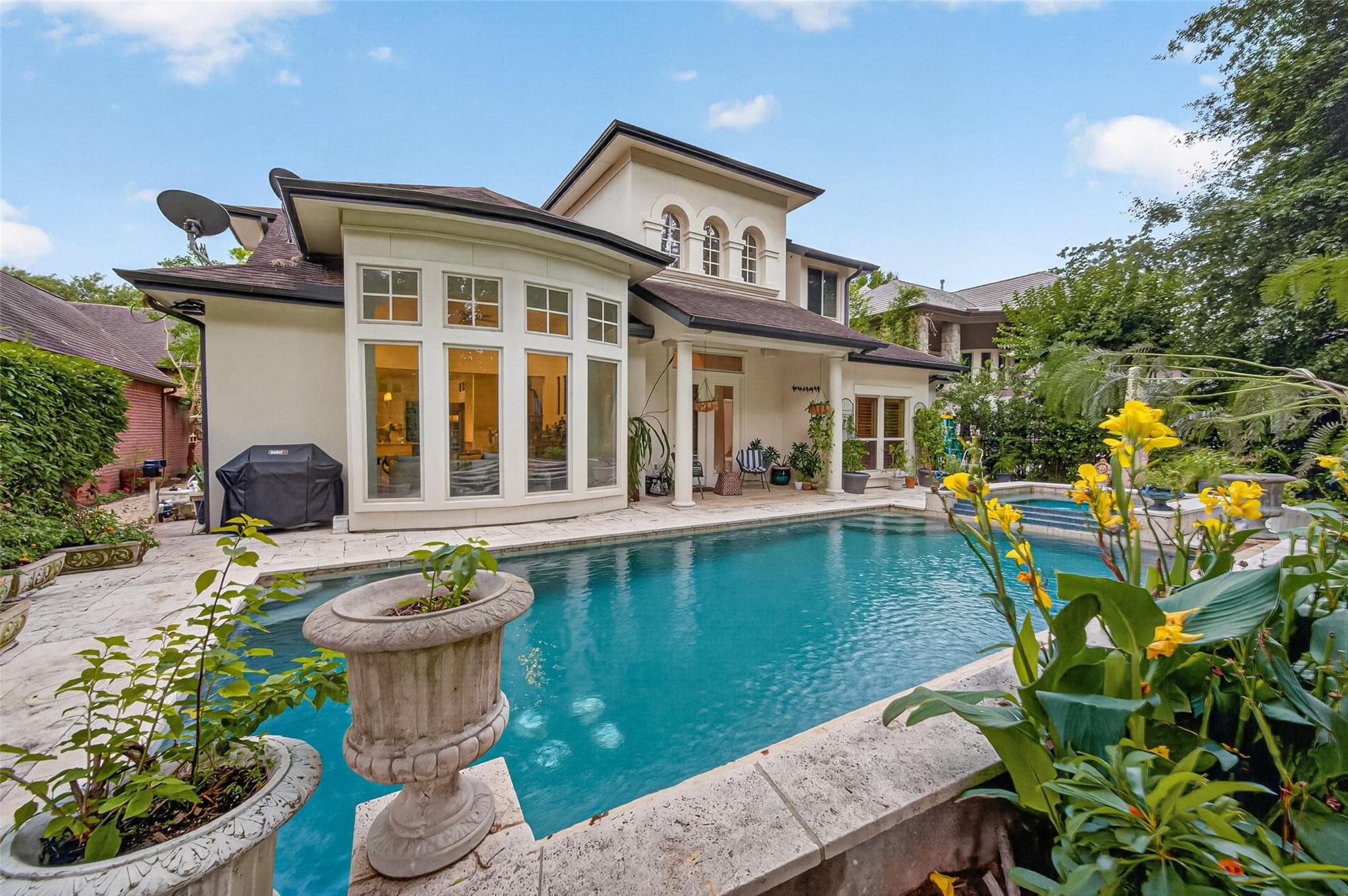 22 Frontenac Way