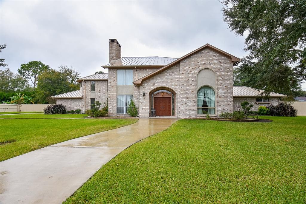 1206 Quail Hollow Dr