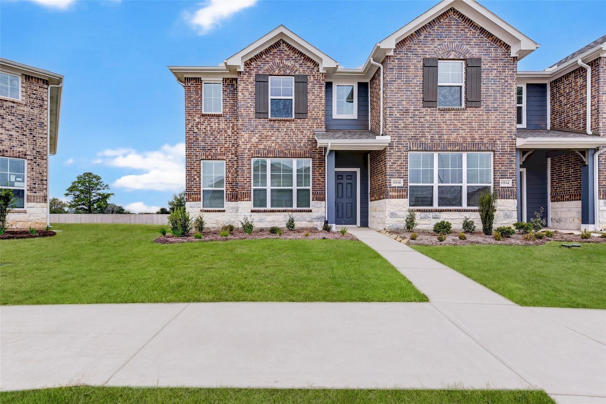 11938 Amber Oak Way