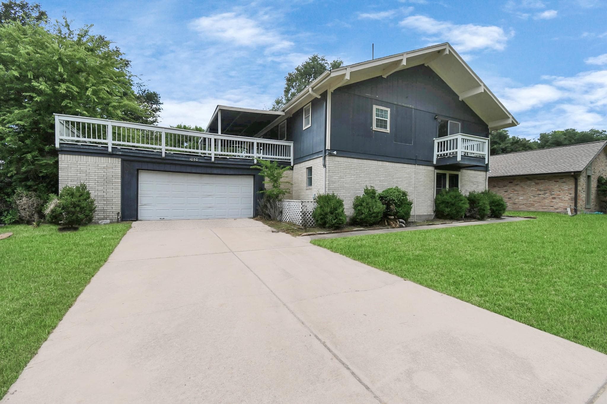 1050 Broadmoor Dr