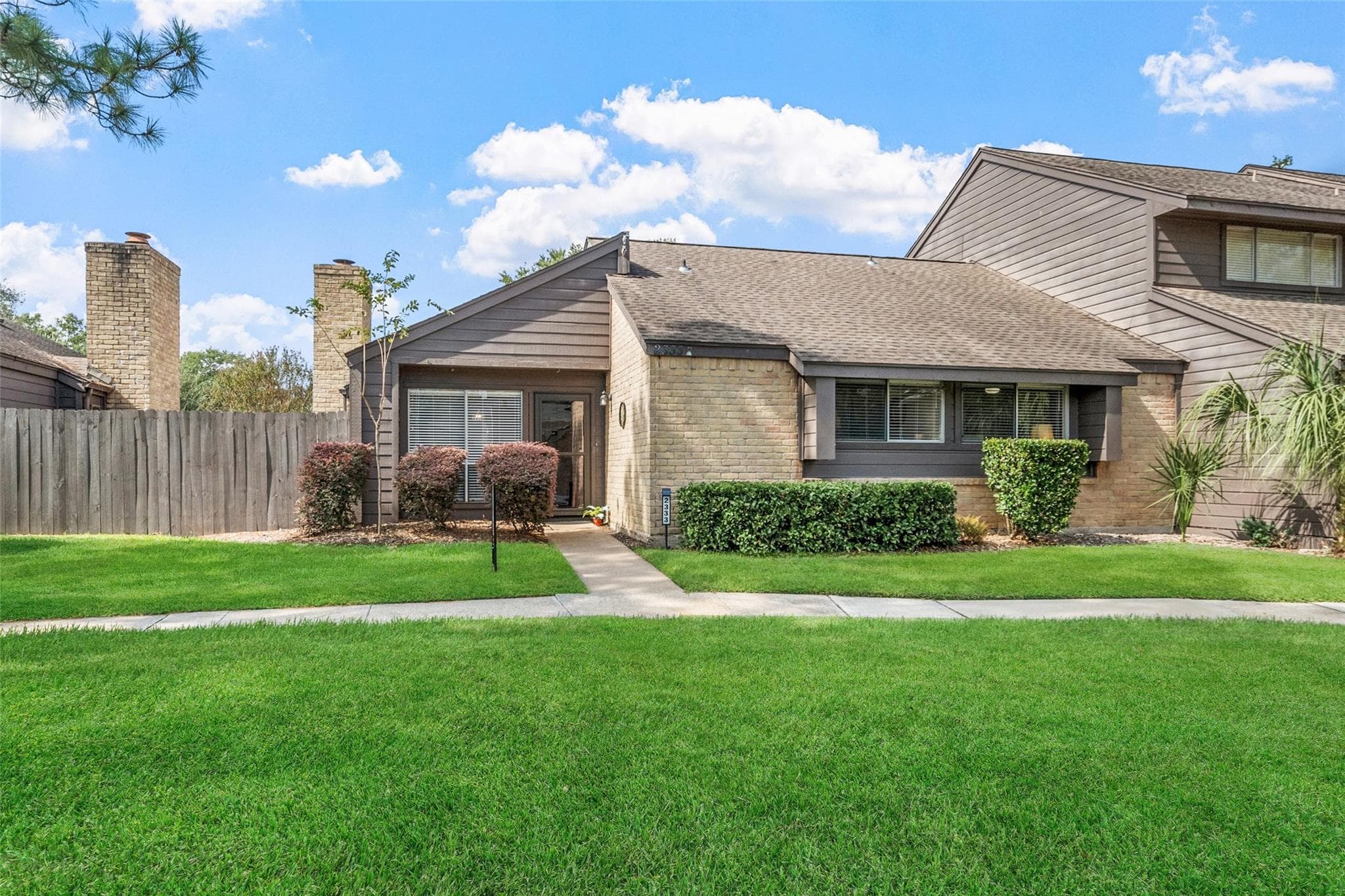 2333 Broadlawn Dr