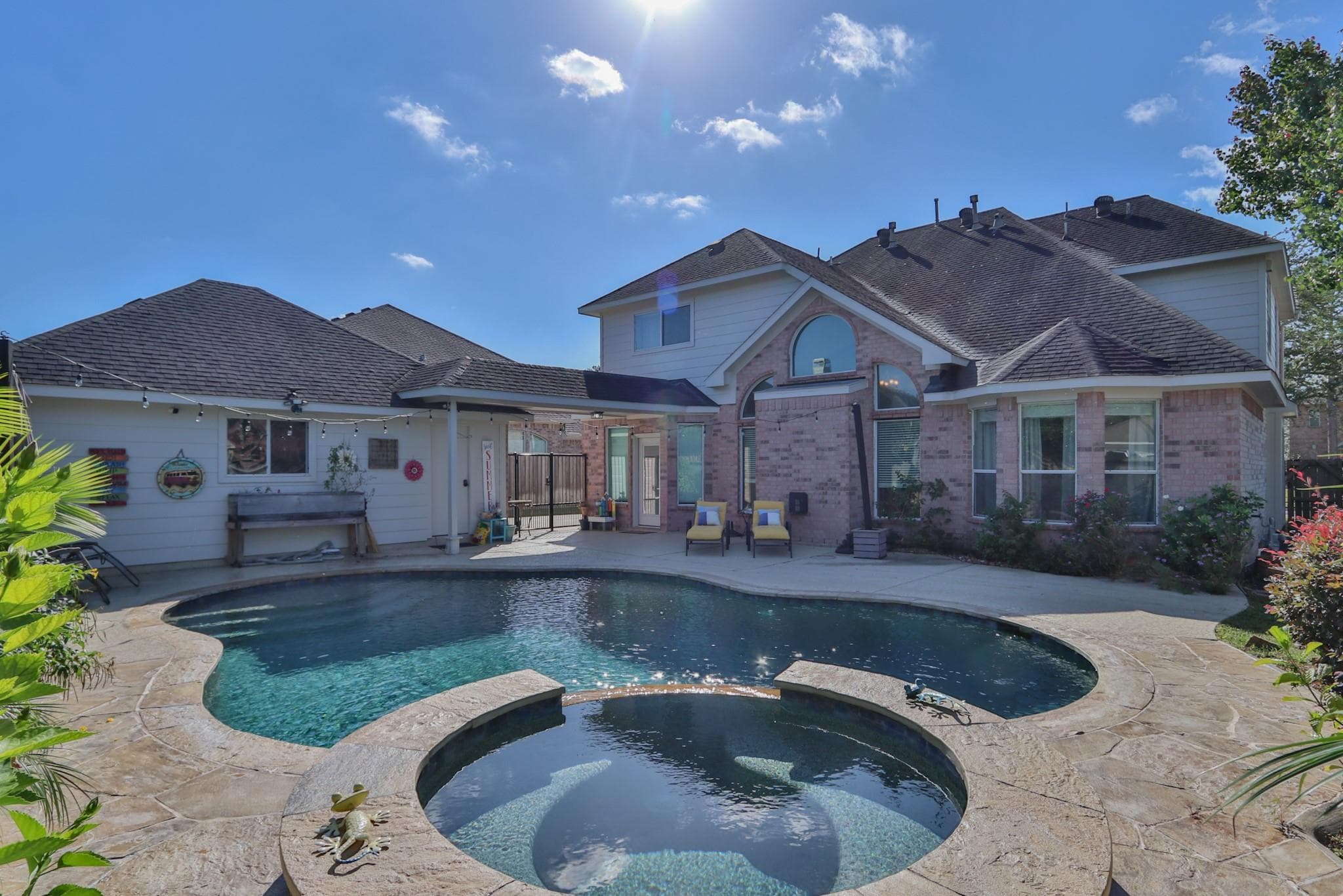 230 Sutherland Ln