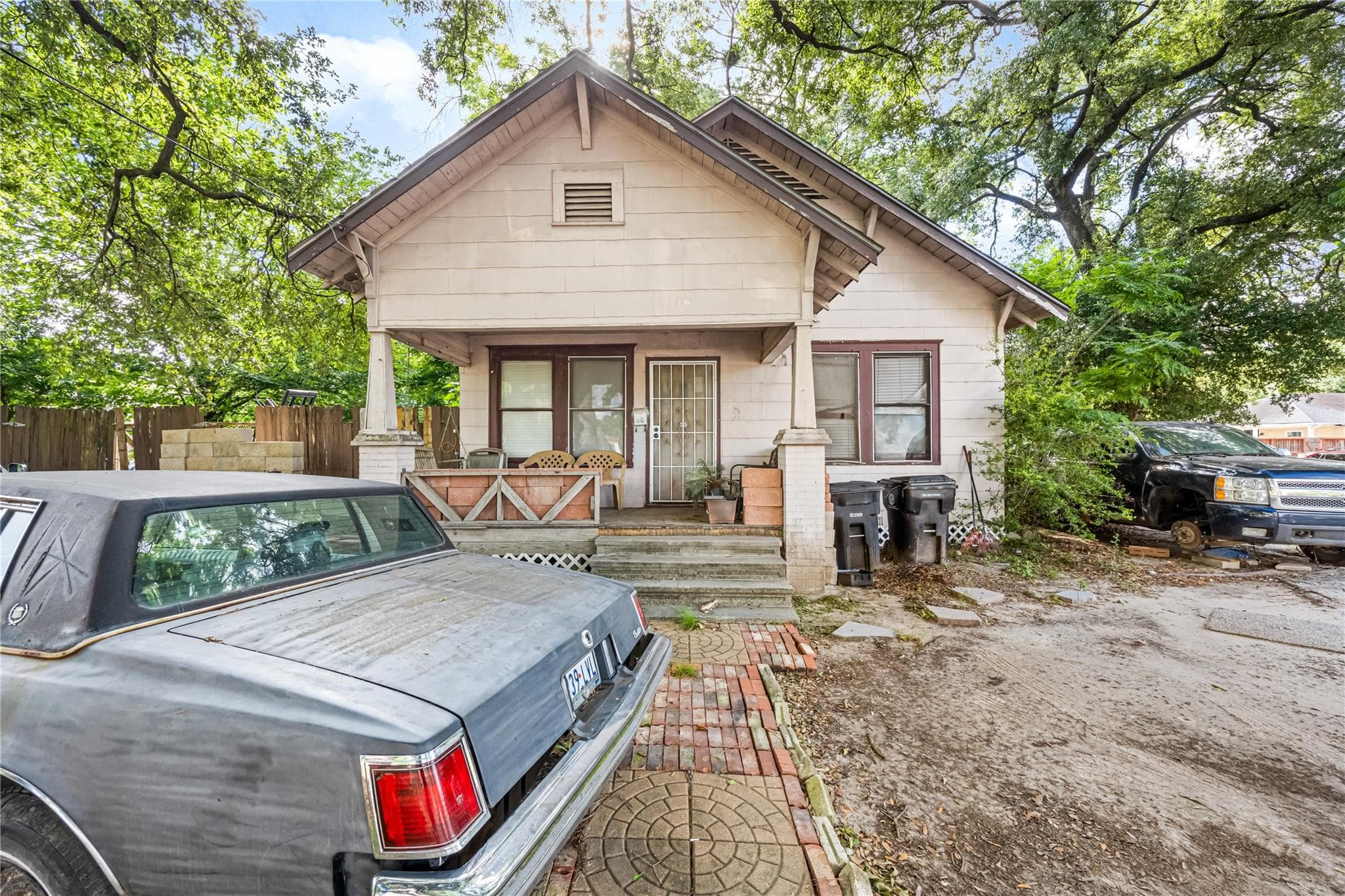 9016 Fulton St