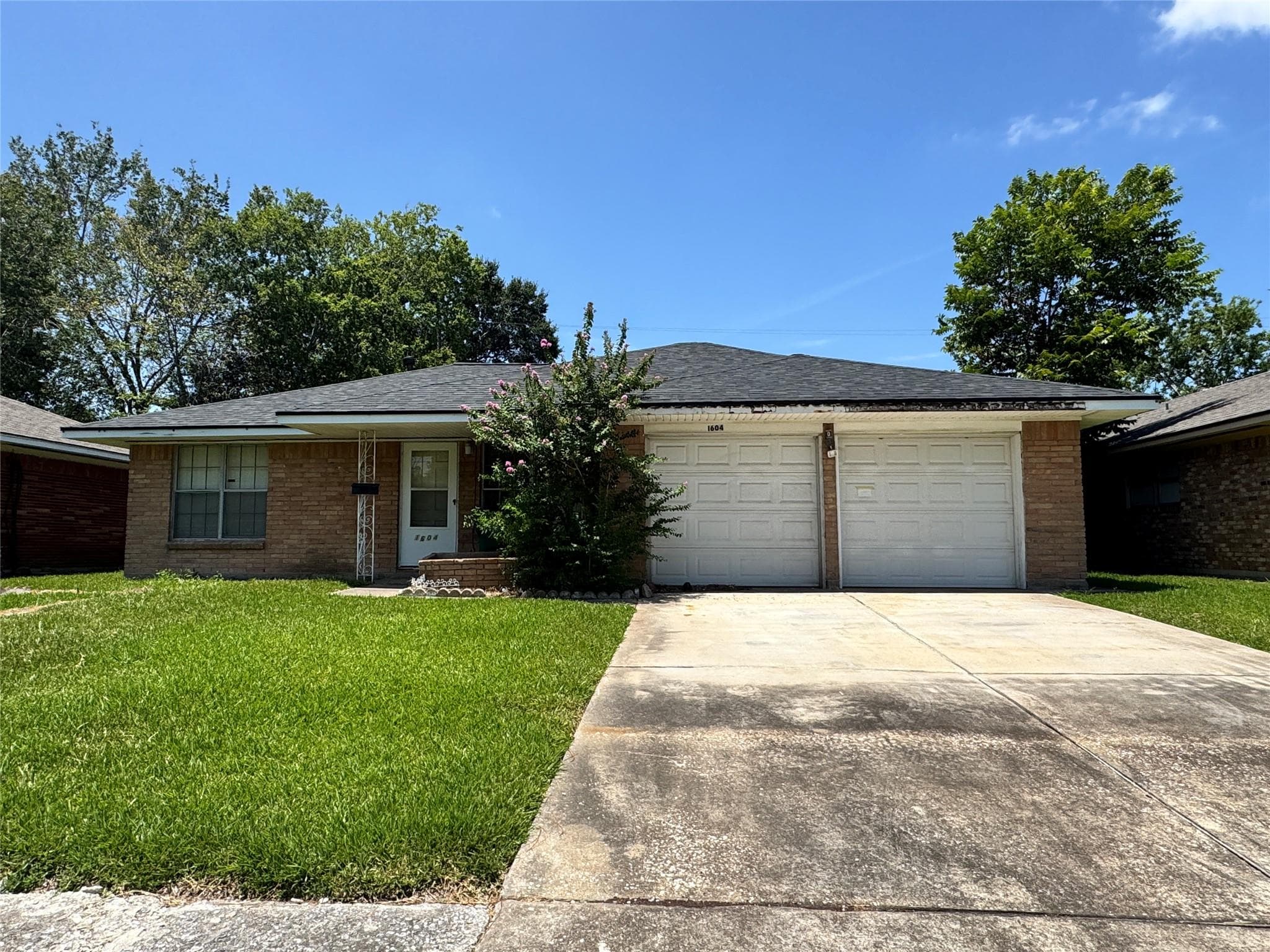 1604 Effie Ln