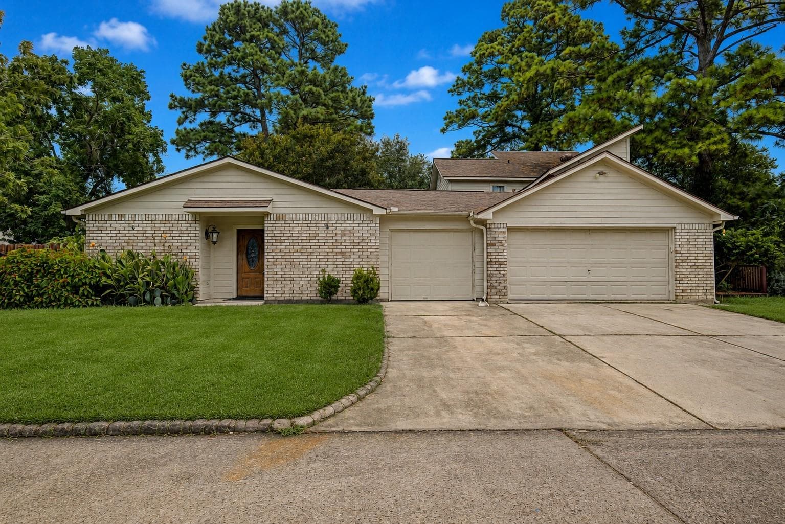12103 Hawthorne Dr