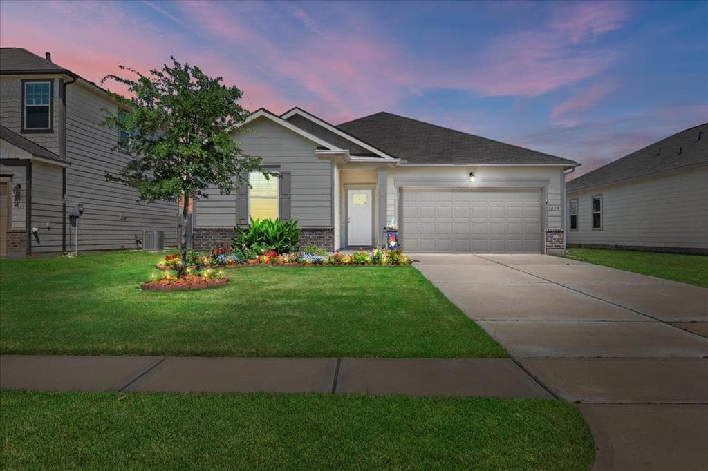 1017 Banyon Tree Ln