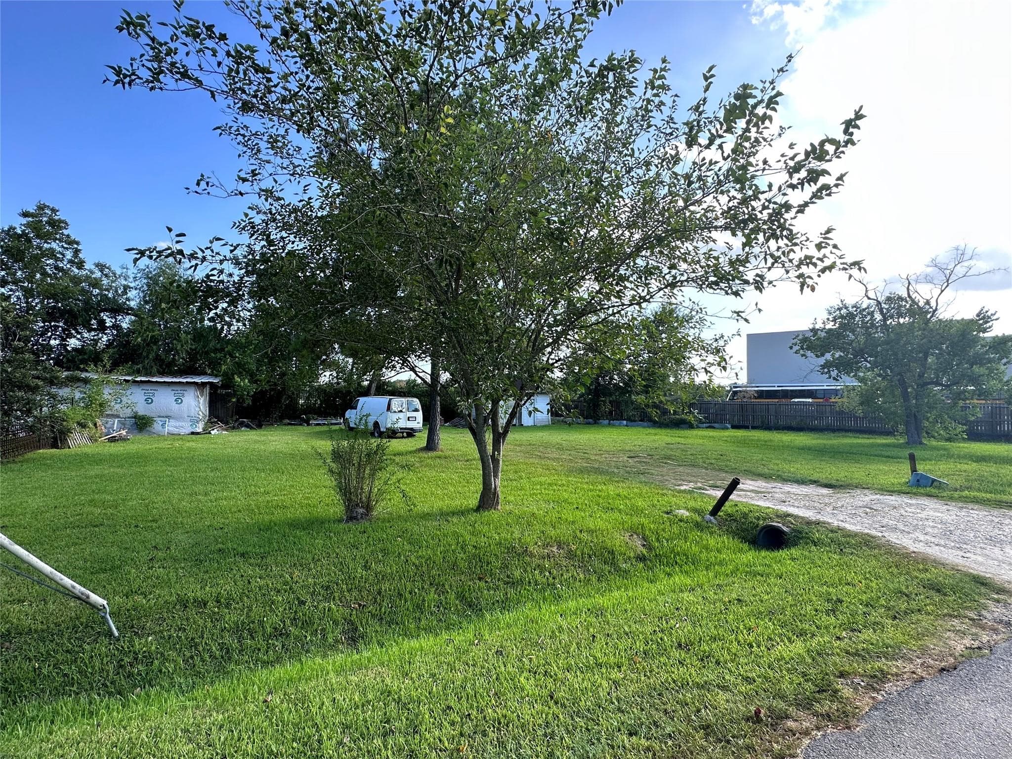 2100 Pine Tree Dr