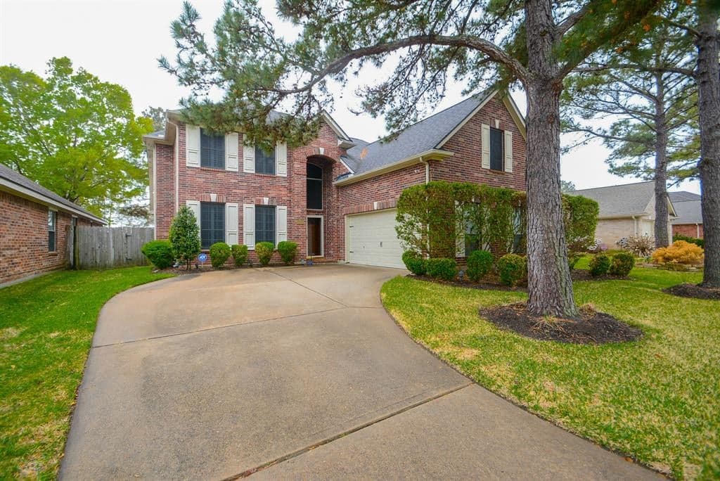 15607 Valley Creek Dr