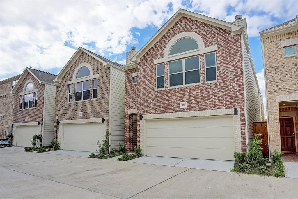 11513 Main Maple Dr