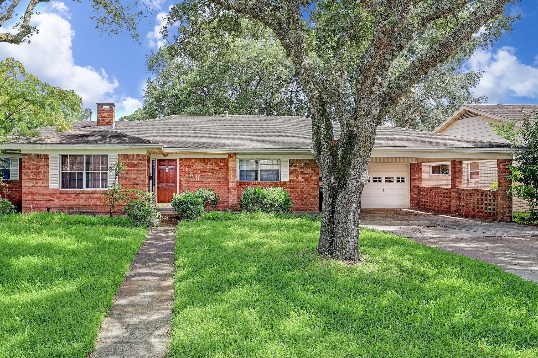 703 Maplewood St