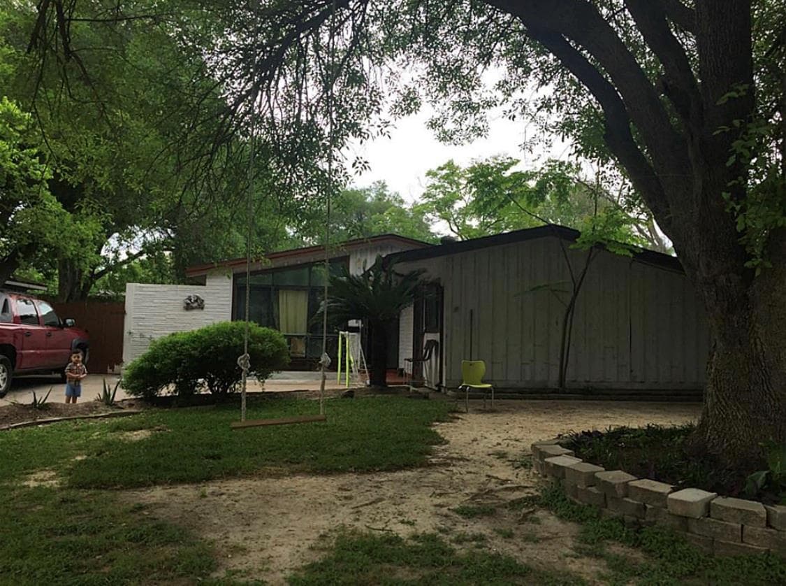 7258 Roos Rd