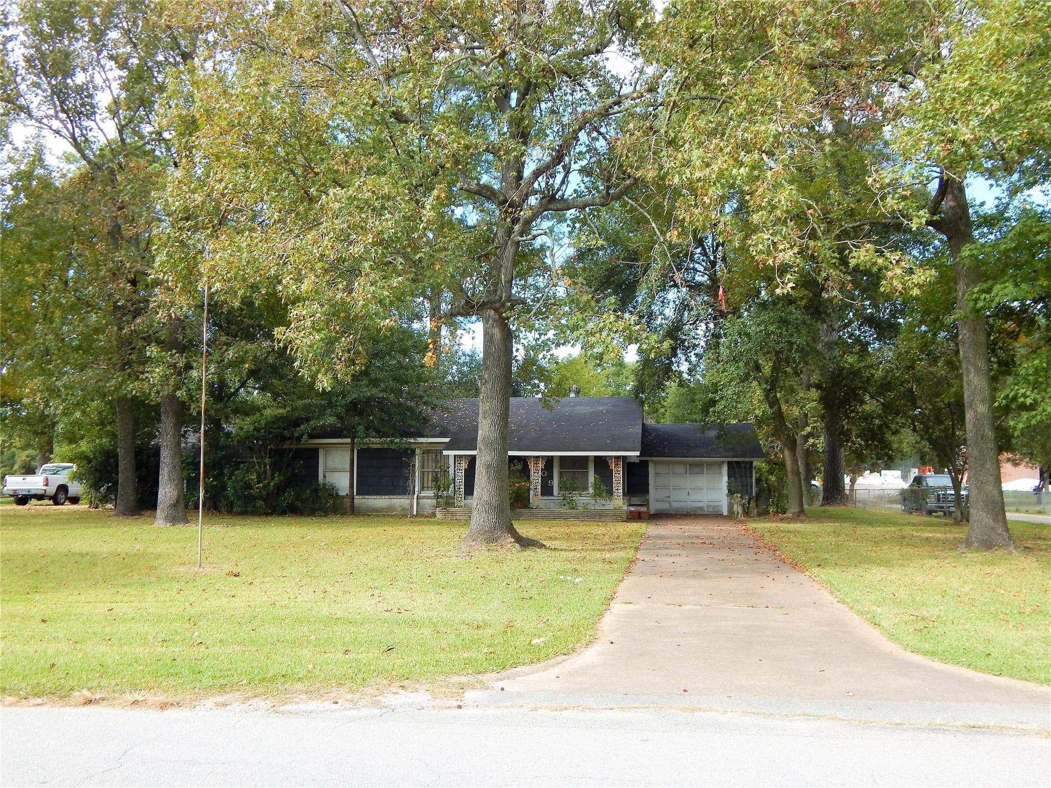 209 Magnolia St
