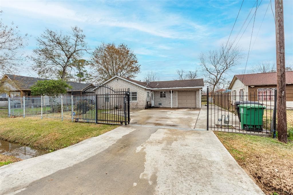 8106 Flintridge Dr Fl Intridge
