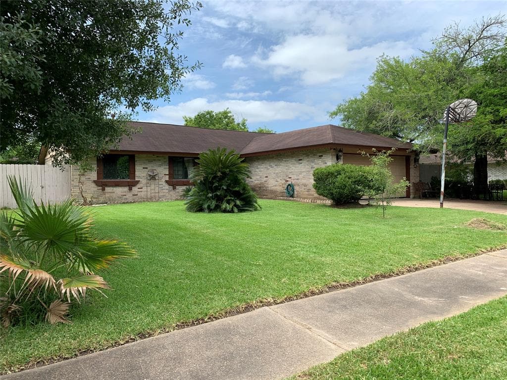 8410 Gulf Tree Ln