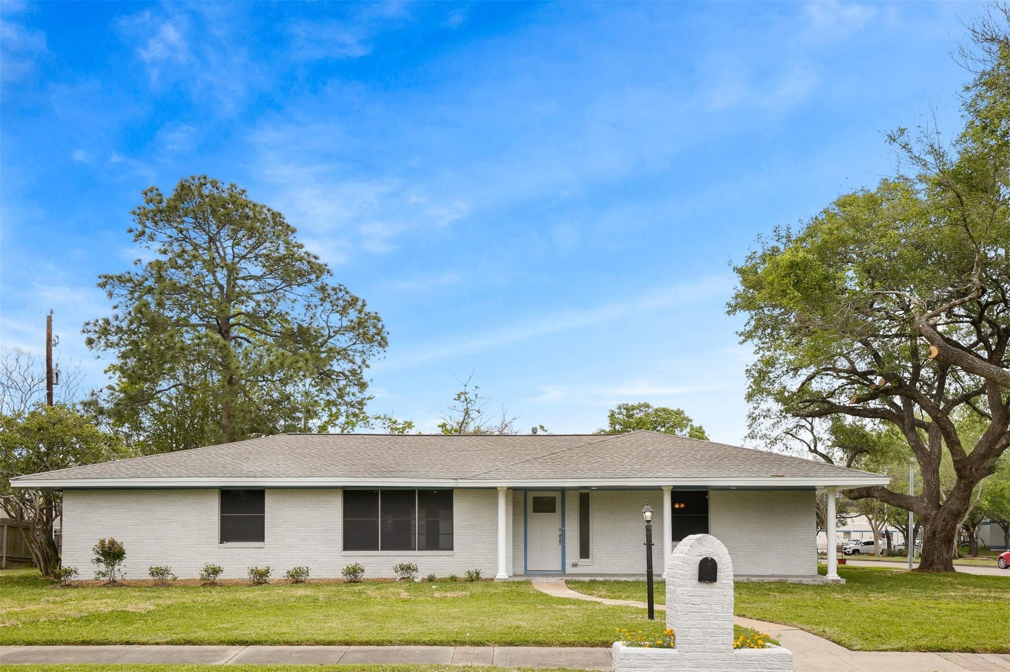 319 S Austin St