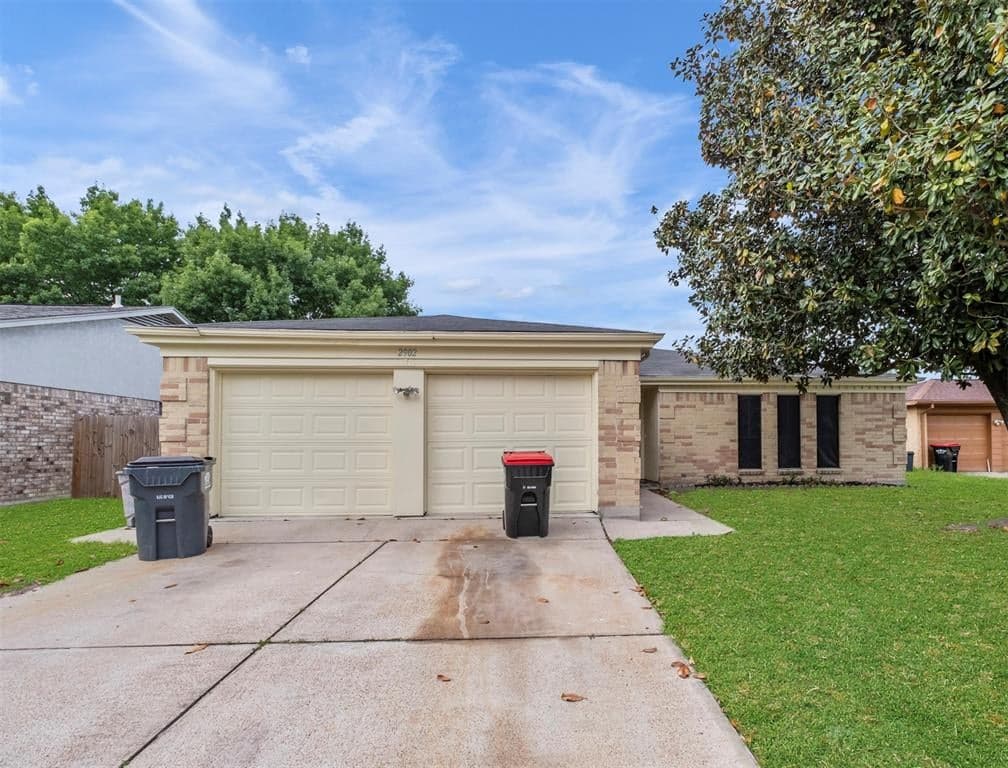 2902 Ashington Dr
